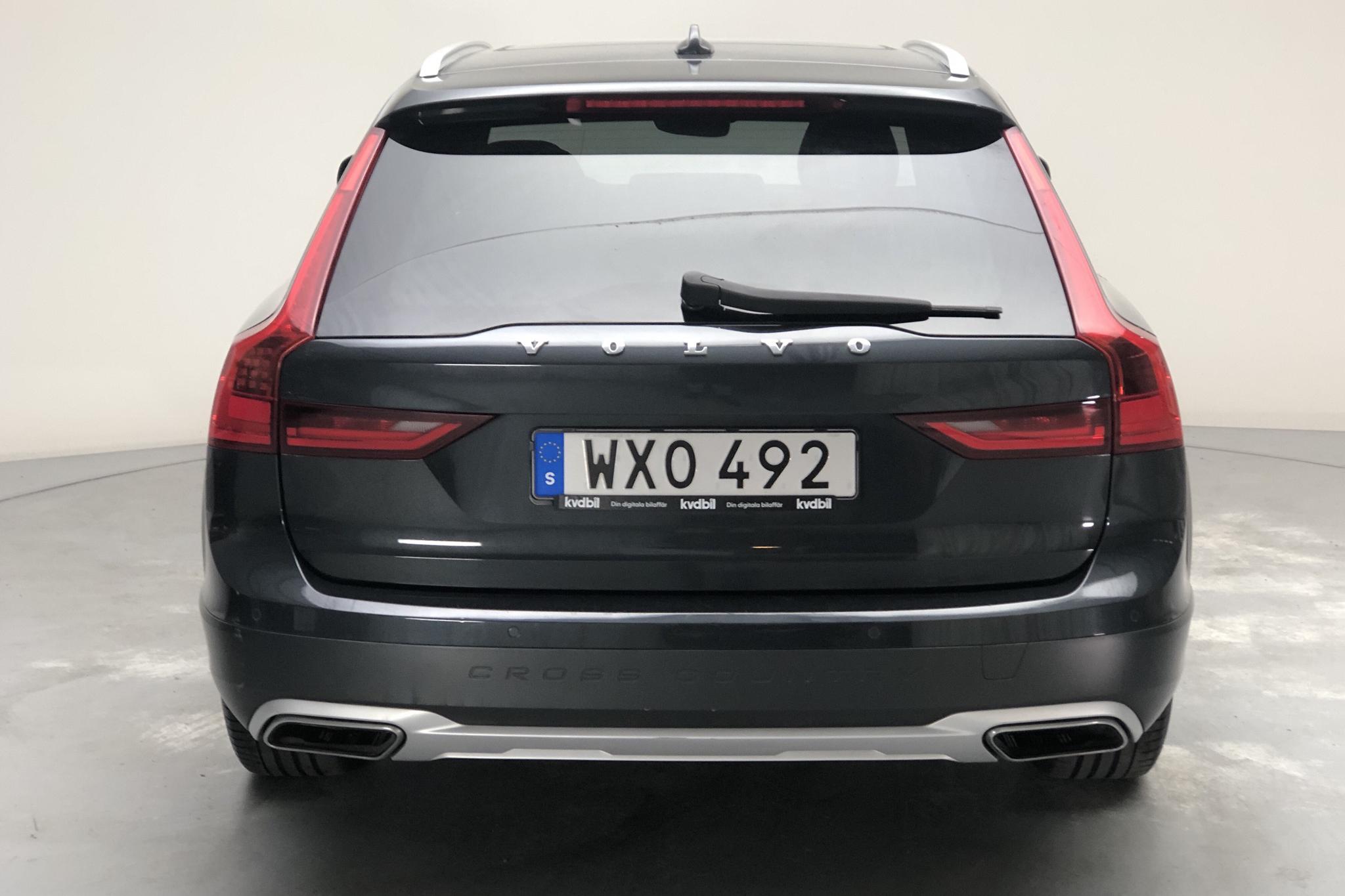 Volvo V90 D4 Cross Country AWD (190hk) - 96 440 km - Automatic - gray - 2017