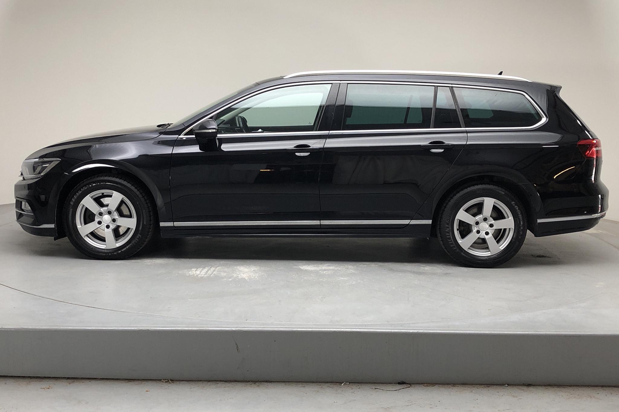 VW Passat 2.0 TDI Sportscombi (190hk) - 11 556 mil - Manuell - svart - 2017