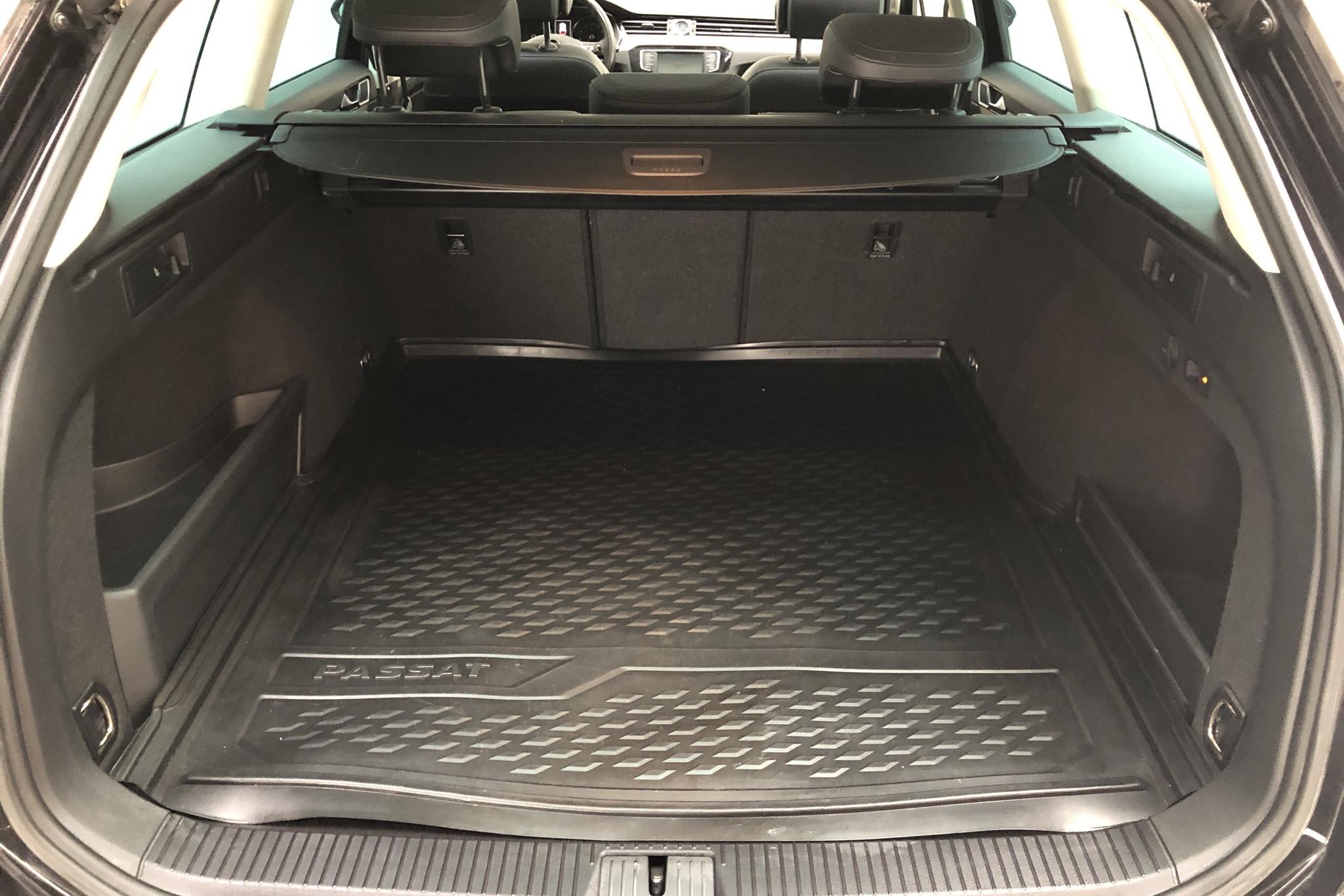 VW Passat 2.0 TDI Sportscombi (190hk) - 115 560 km - Manual - black - 2017