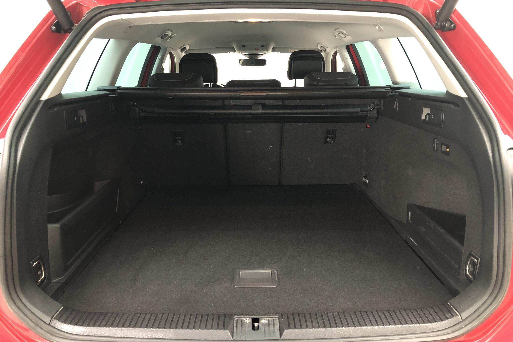 VW Passat Alltrack 2.0 TDI Sportscombi 4MOTION (190hk) - 13 626 mil - Automat - röd - 2020