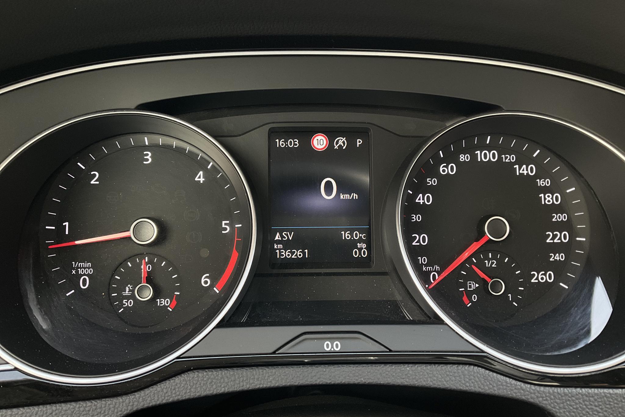 VW Passat Alltrack 2.0 TDI Sportscombi 4MOTION (190hk) - 136 260 km - Automatic - red - 2020