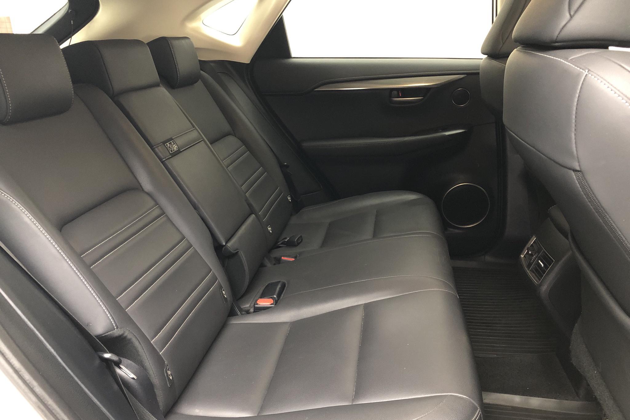 Lexus NX 300h AWD (181hk) - 203 660 km - Automatic - white - 2017