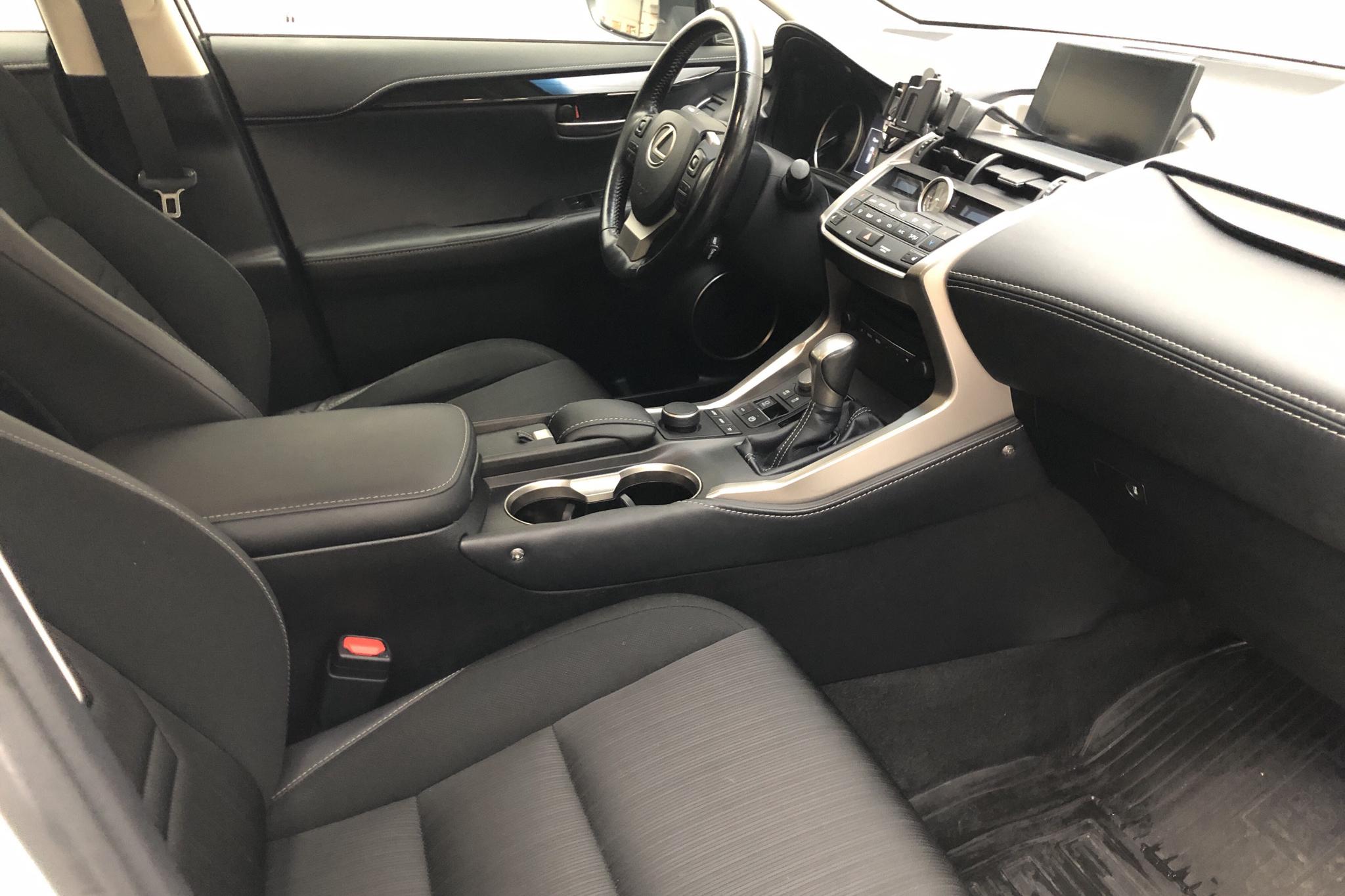 Lexus NX 300h AWD (181hk) - 152 010 km - Automatic - white - 2017