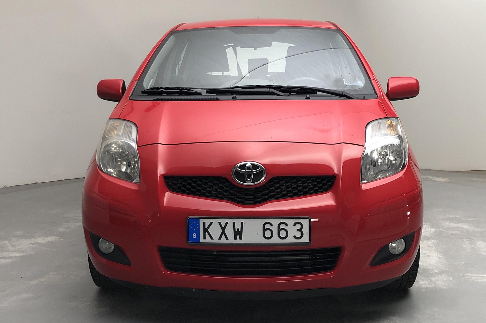 Toyota Yaris 1.0 5dr (69hk) - 99 690 km - Manual - red - 2011