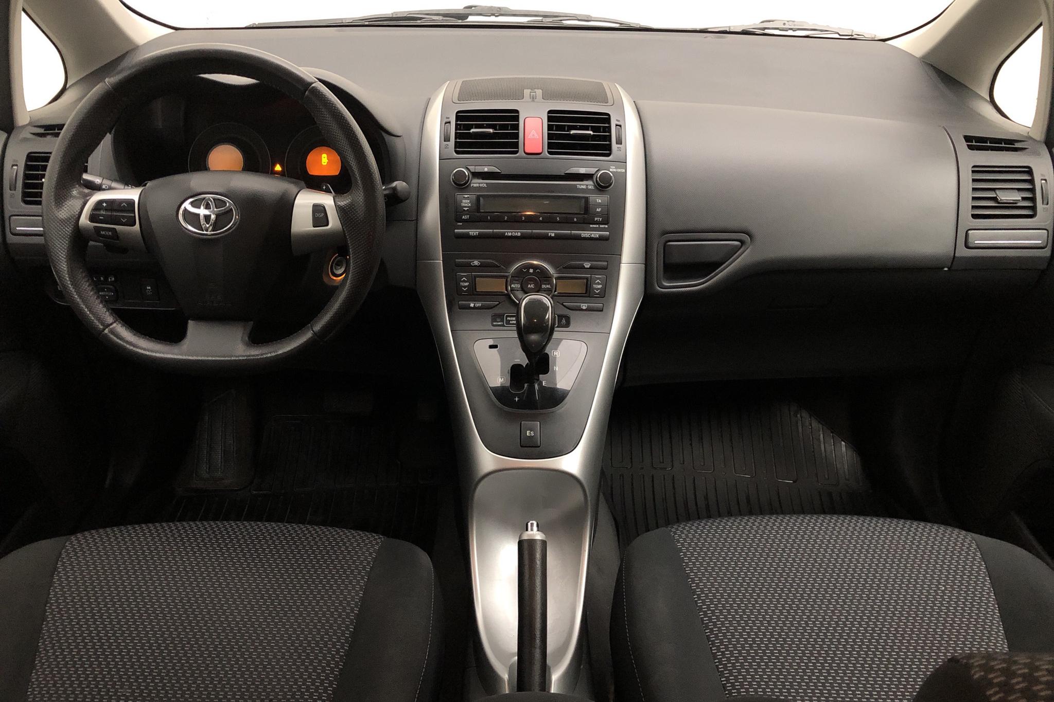 Toyota Auris 1.6 VVT-i 5dr (132hk) - 89 190 km - Automatic - silver - 2010