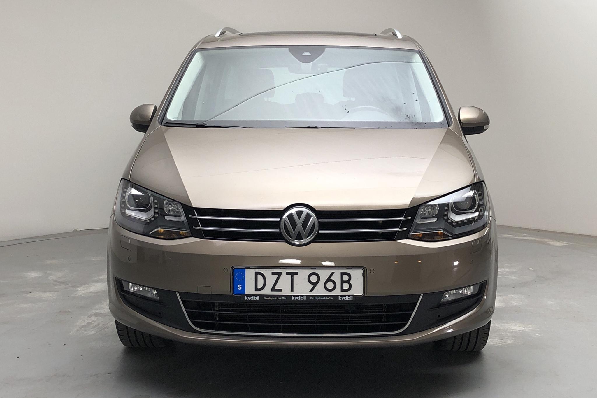 VW Sharan 2.0 TDI (150hk) - 131 380 km - Automatic - brown - 2019