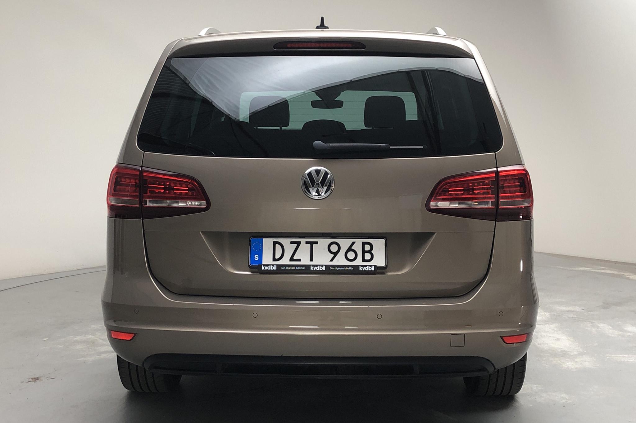 VW Sharan 2.0 TDI (150hk) - 131 380 km - Automatic - brown - 2019
