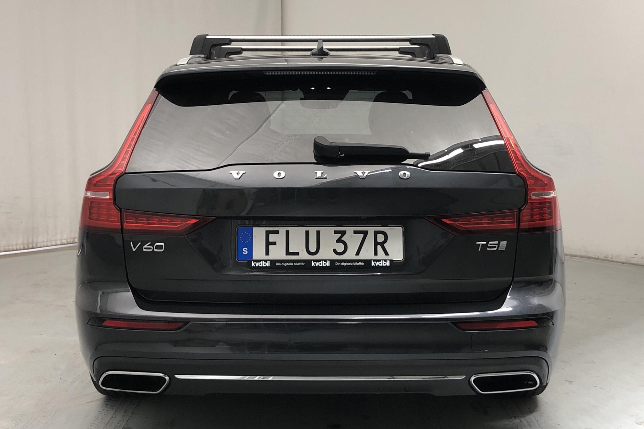 Volvo V60 T5 (250hk) - 6 400 mil - Automat - grå - 2019