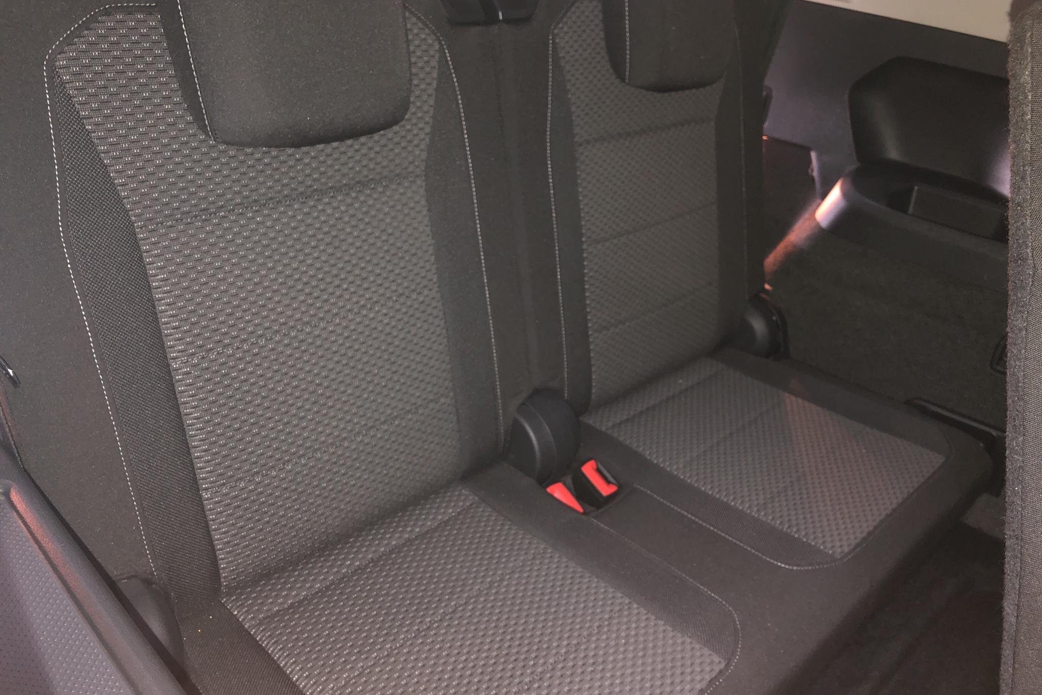 VW Tiguan Allspace 2.0 TDI 4MOTION (150hk) - 7 680 mil - Automat - vit - 2018
