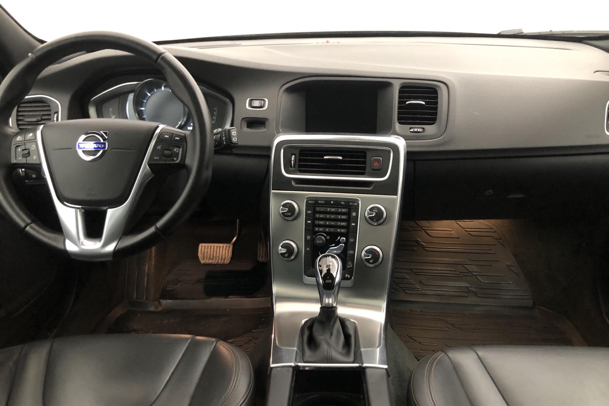 Volvo V60 D4 Cross Country AWD (190hk) - 12 369 mil - Automat - brun - 2016