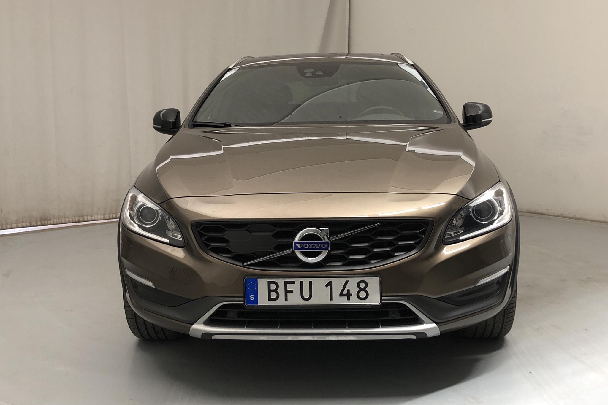 Volvo V60 D4 Cross Country AWD (190hk) - 123 690 km - Automatic - brown - 2016