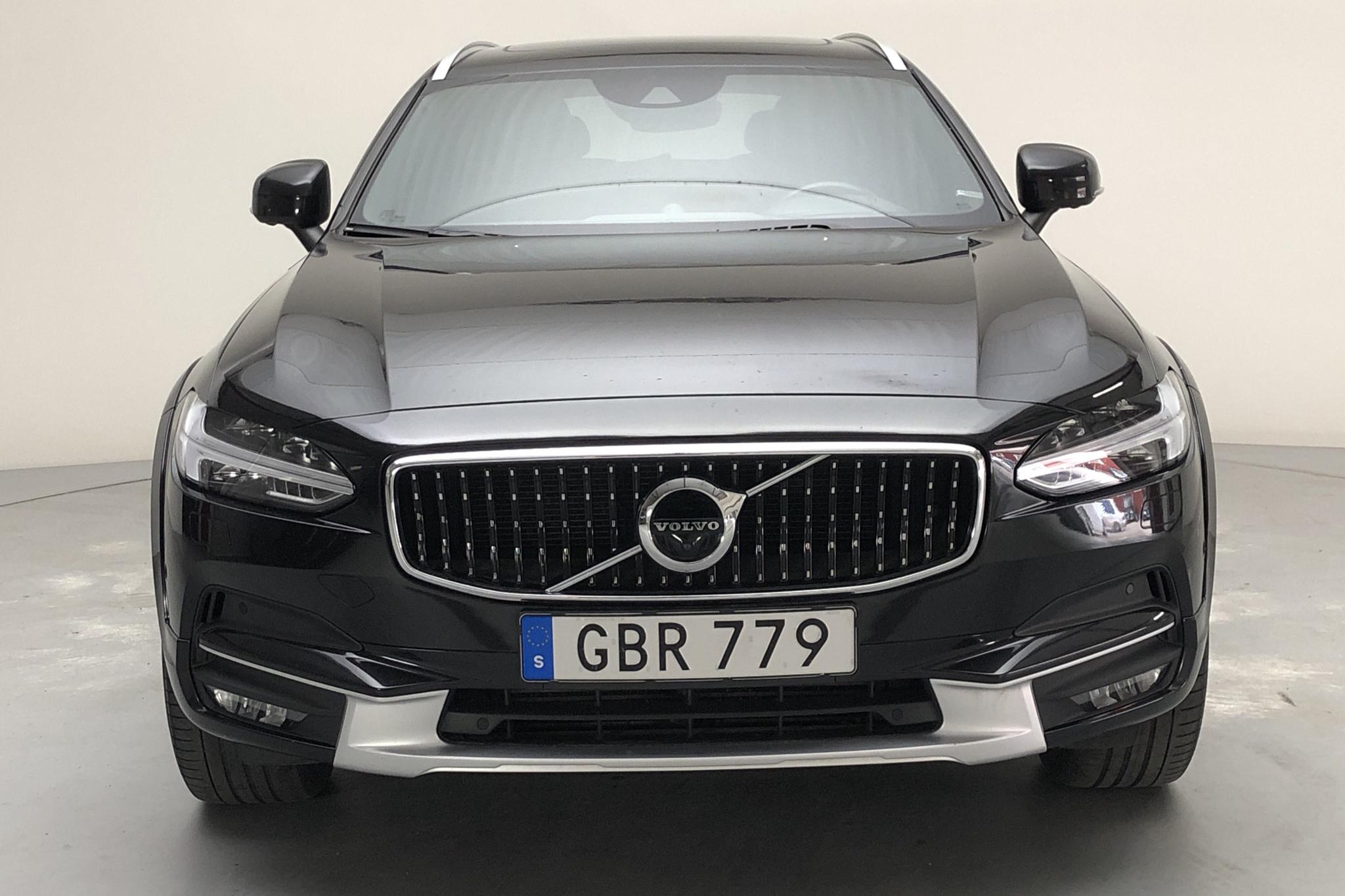 Volvo V90 T6 Cross Country AWD (310hk) - 8 259 mil - Automat - svart - 2019