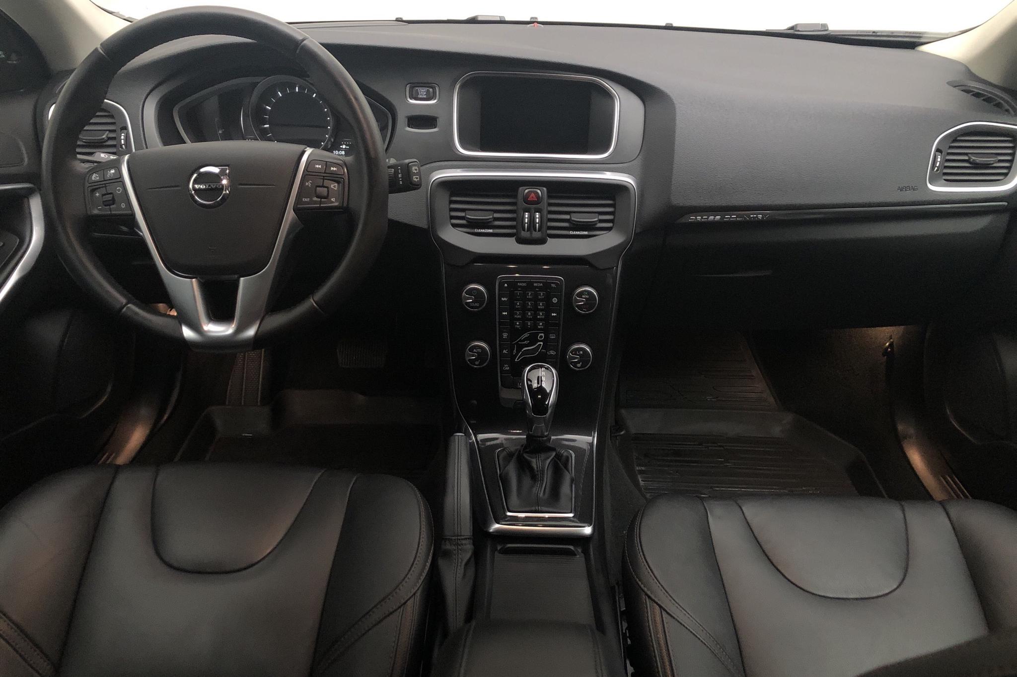Volvo V40 Cross Country T3 (152hk) - 4 587 mil - Automat - svart - 2019