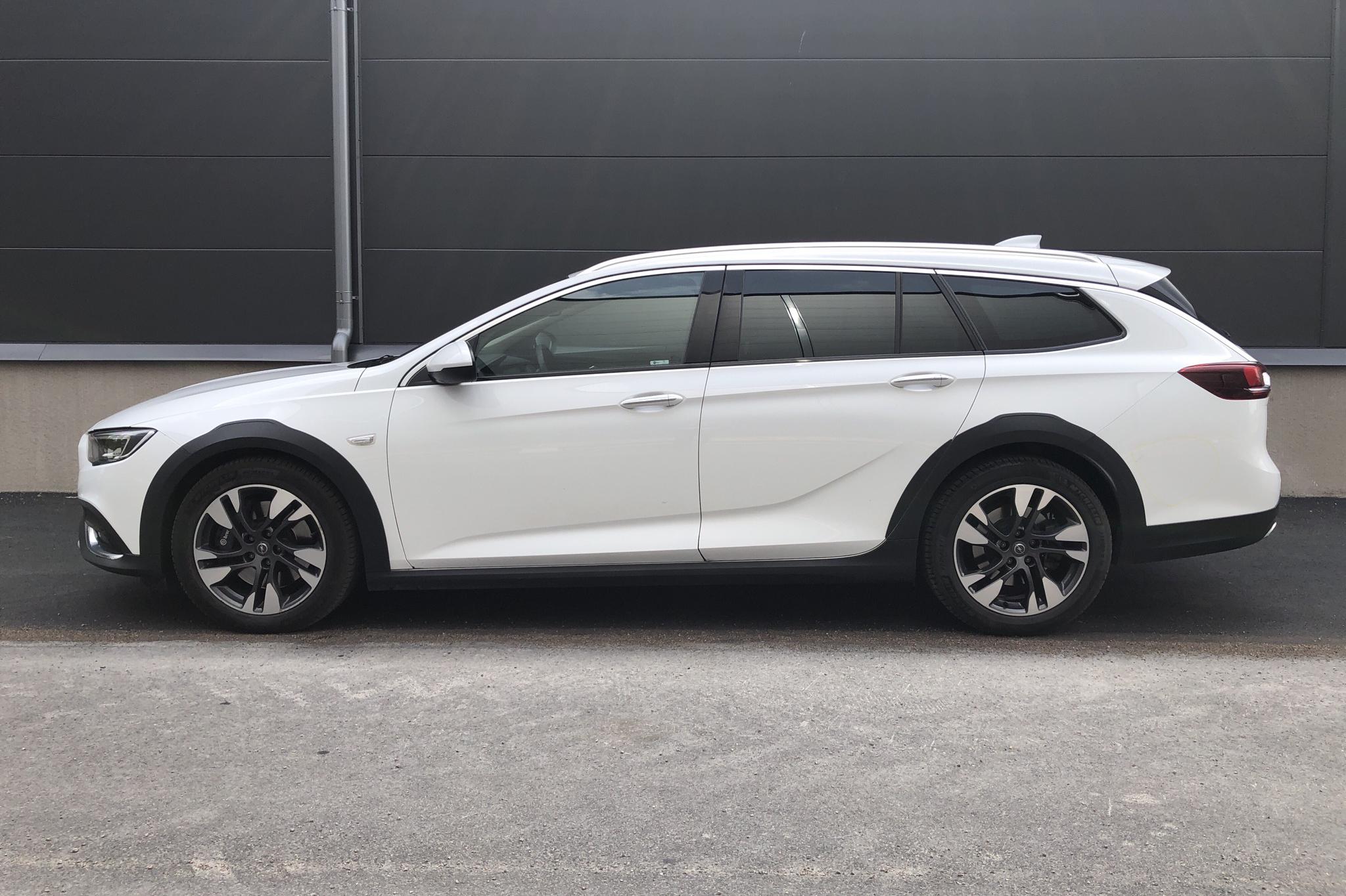 Opel Insignia 2.0 Turbo Sports Tourer 4x4 (260hk) - 5 436 mil - Automat - vit - 2018