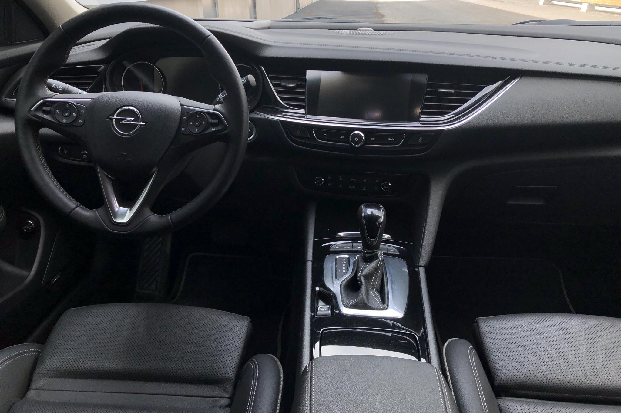 Opel Insignia 2.0 Turbo Sports Tourer 4x4 (260hk) - 54 360 km - Automatic - white - 2018
