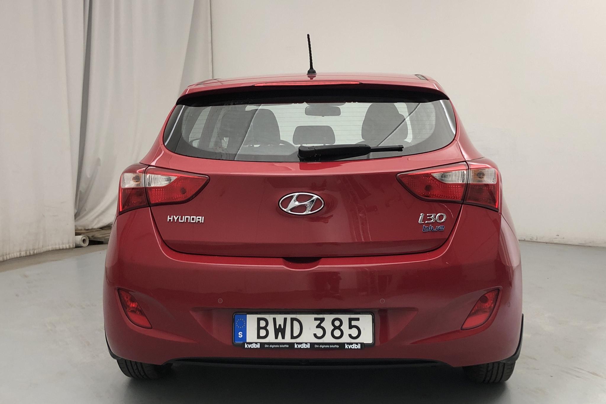 Hyundai i30 1.6 CRDi 5dr (110hk) - 94 130 km - Manual - red - 2014