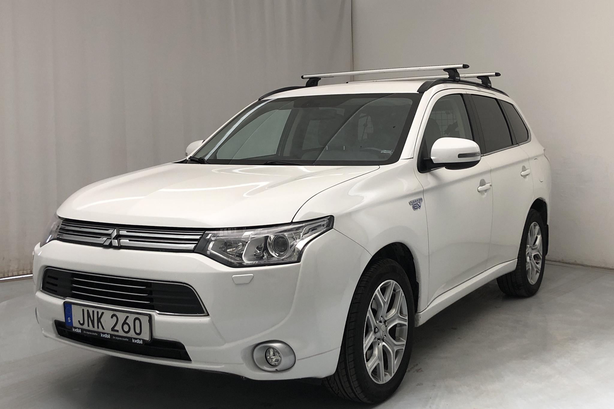 Mitsubishi Outlander 2.0 Plug-in Hybrid 4WD (121hk) - 15 447 mil - Automat - vit - 2014