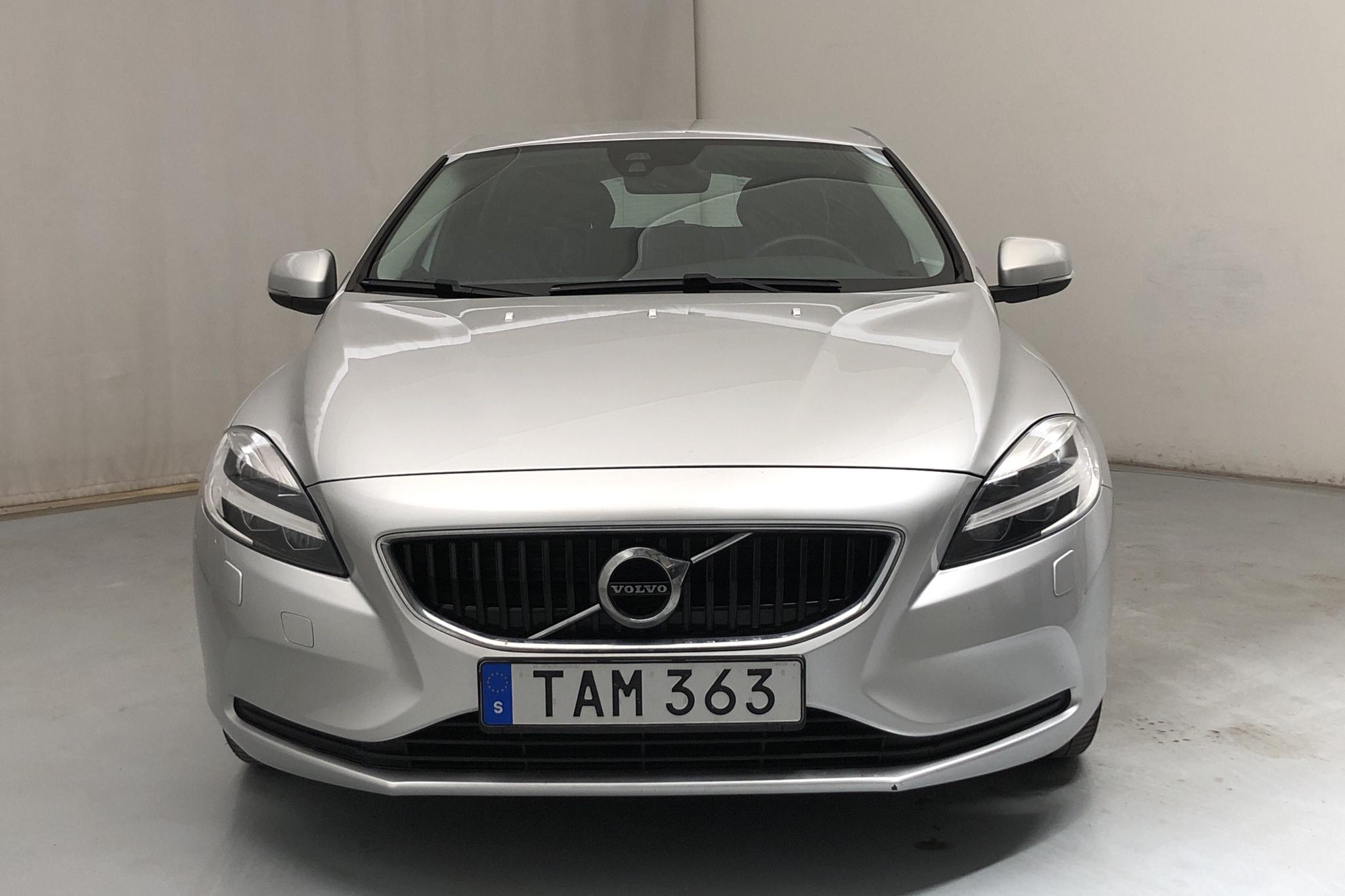 Volvo V40 D3 (150hk) - 6 806 mil - Automat - silver - 2018