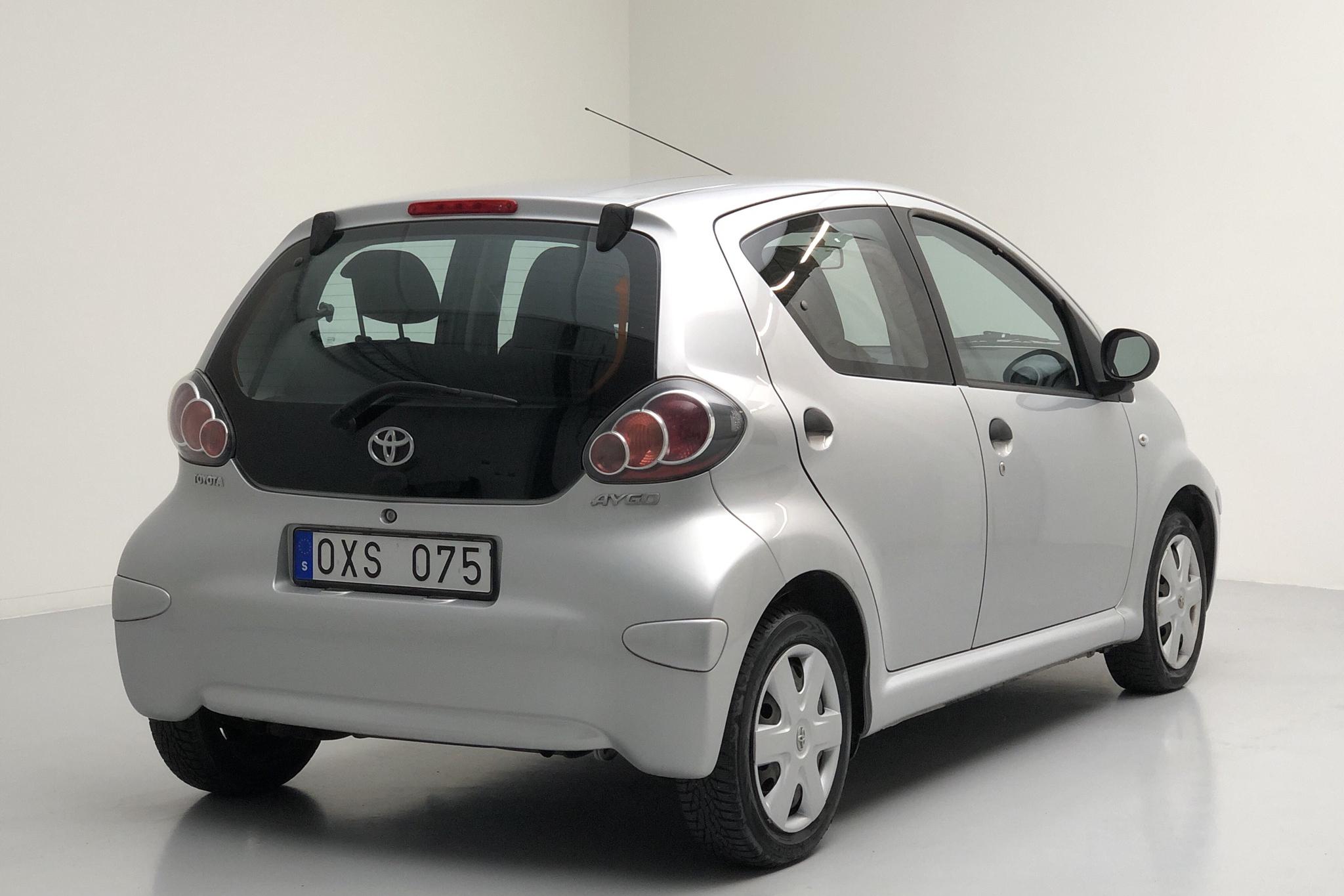 Toyota Aygo 1.0 VVT-i 5dr (68hk) - 5 741 mil - Manuell - silver - 2011