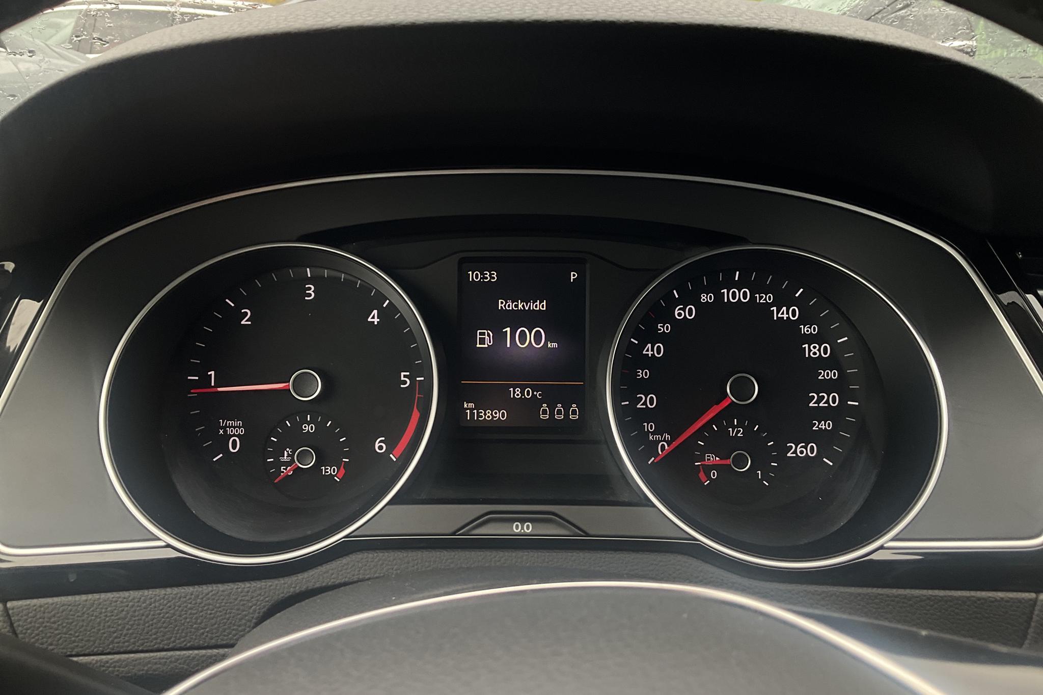 VW Passat 2.0 TDI BiTurbo Sportscombi 4MOTION (240hk) - 11 389 mil - Automat - vit - 2016