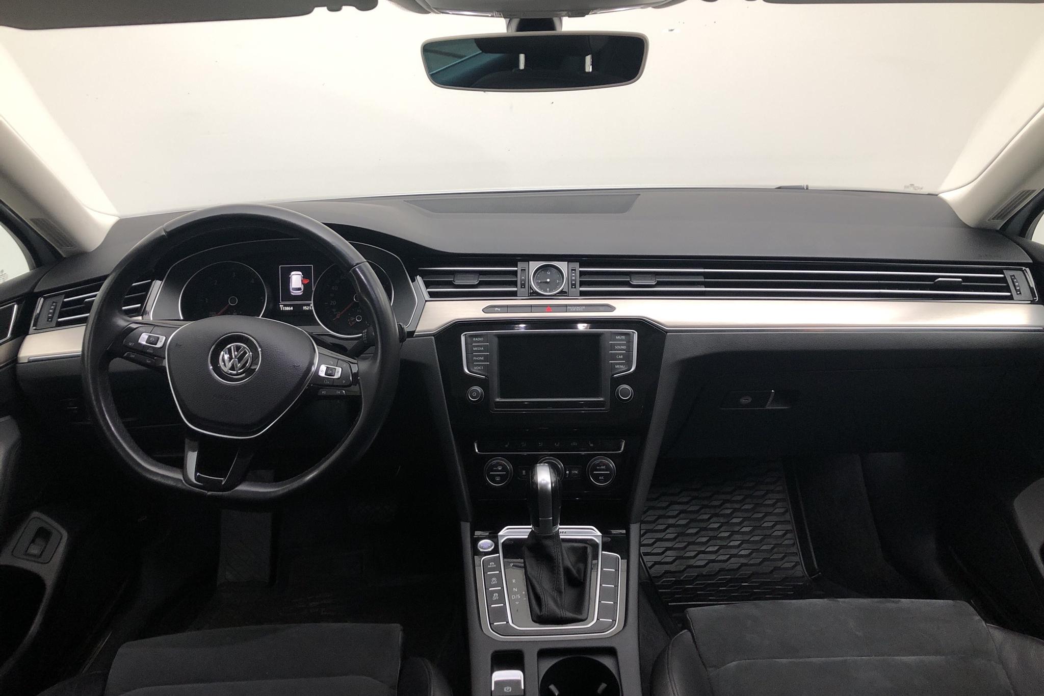 VW Passat 2.0 TDI BiTurbo Sportscombi 4MOTION (240hk) - 113 890 km - Automatic - white - 2016