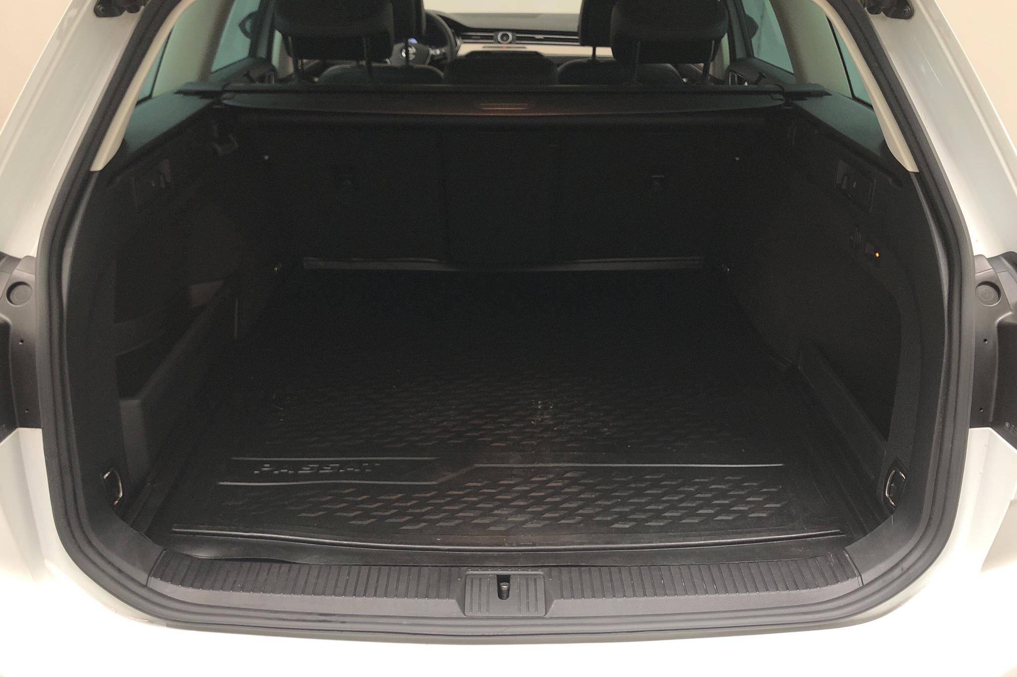 VW Passat Alltrack 2.0 TDI Sportscombi 4MOTION (190hk) - 3 980 mil - Automat - vit - 2019