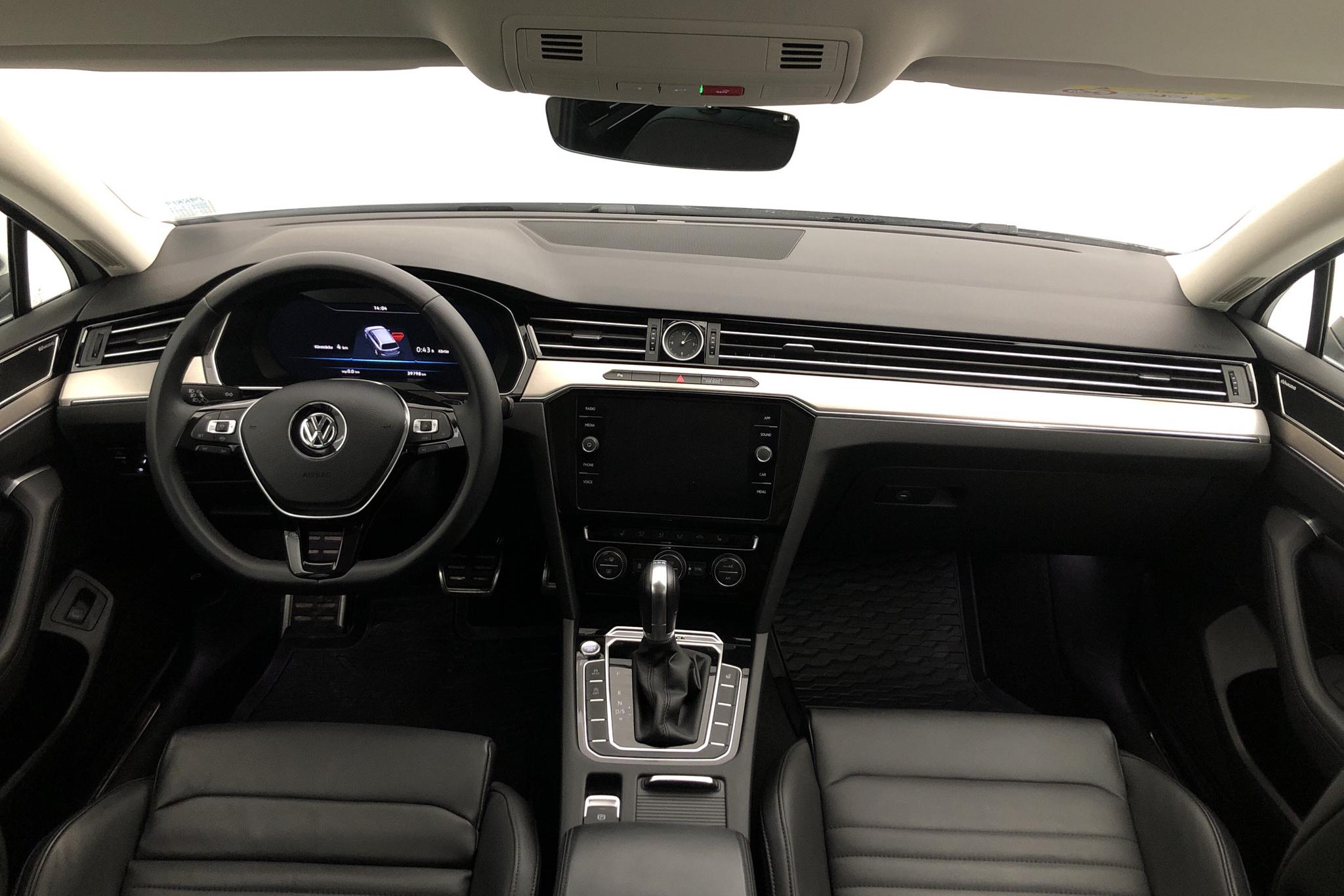 VW Passat Alltrack 2.0 TDI Sportscombi 4MOTION (190hk) - 3 980 mil - Automat - vit - 2019