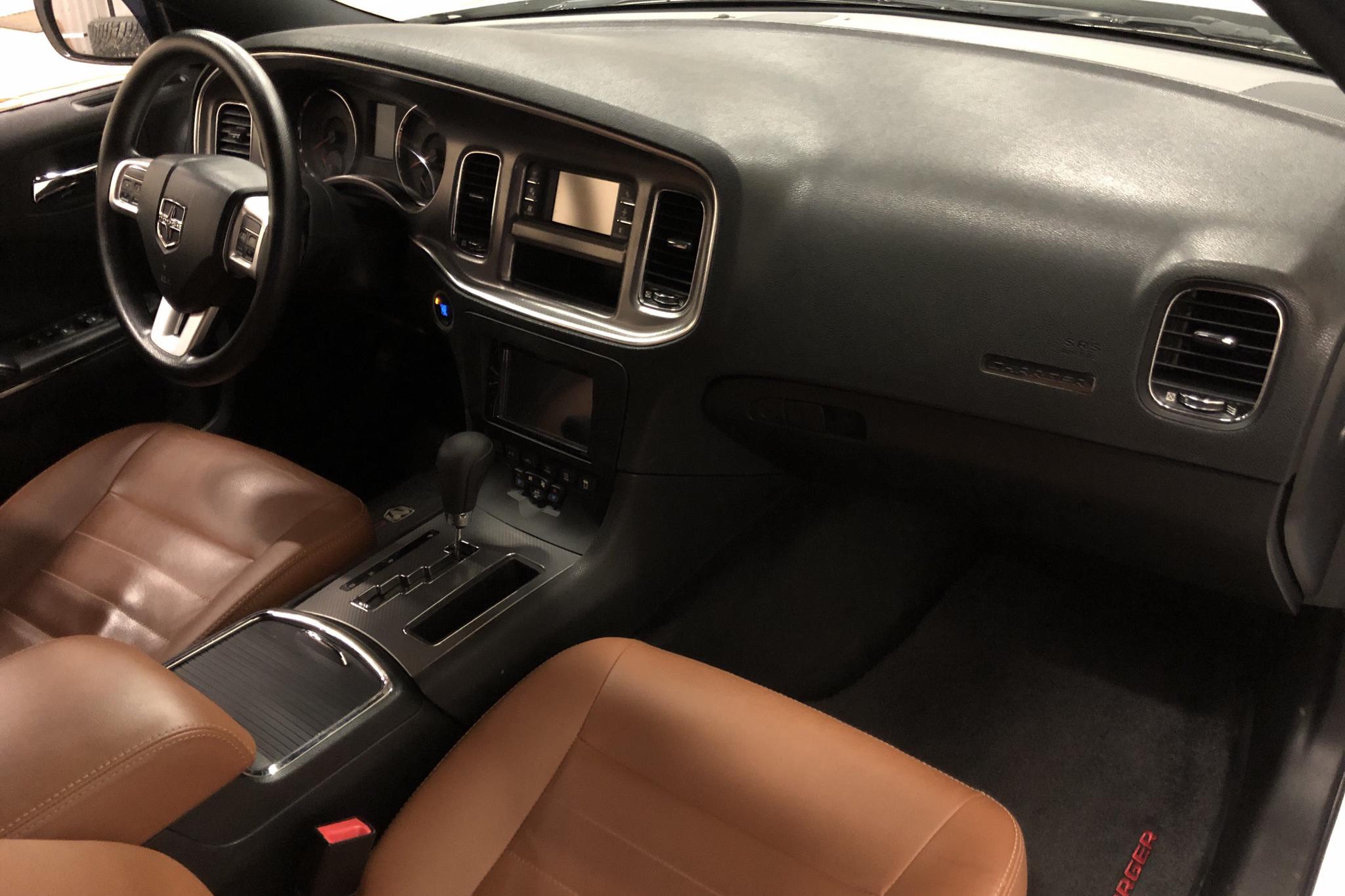 Dodge Charger 3.6 V6 (297hk) - 8 694 mil - Automat - vit - 2011