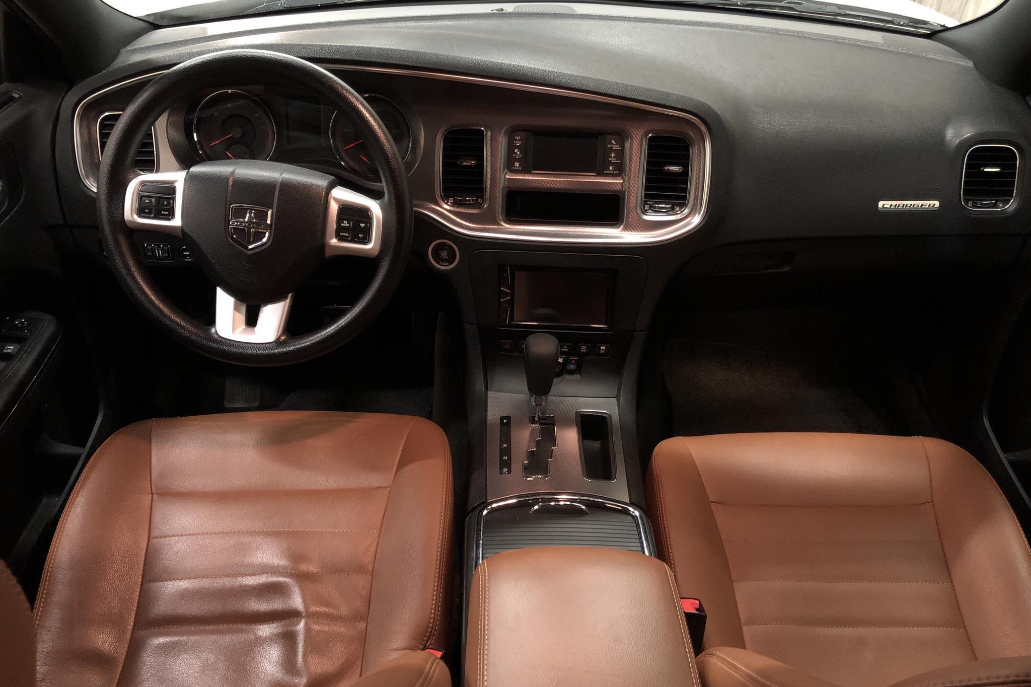 Dodge Charger 3.6 V6 (297hk) - 8 694 mil - Automat - vit - 2011