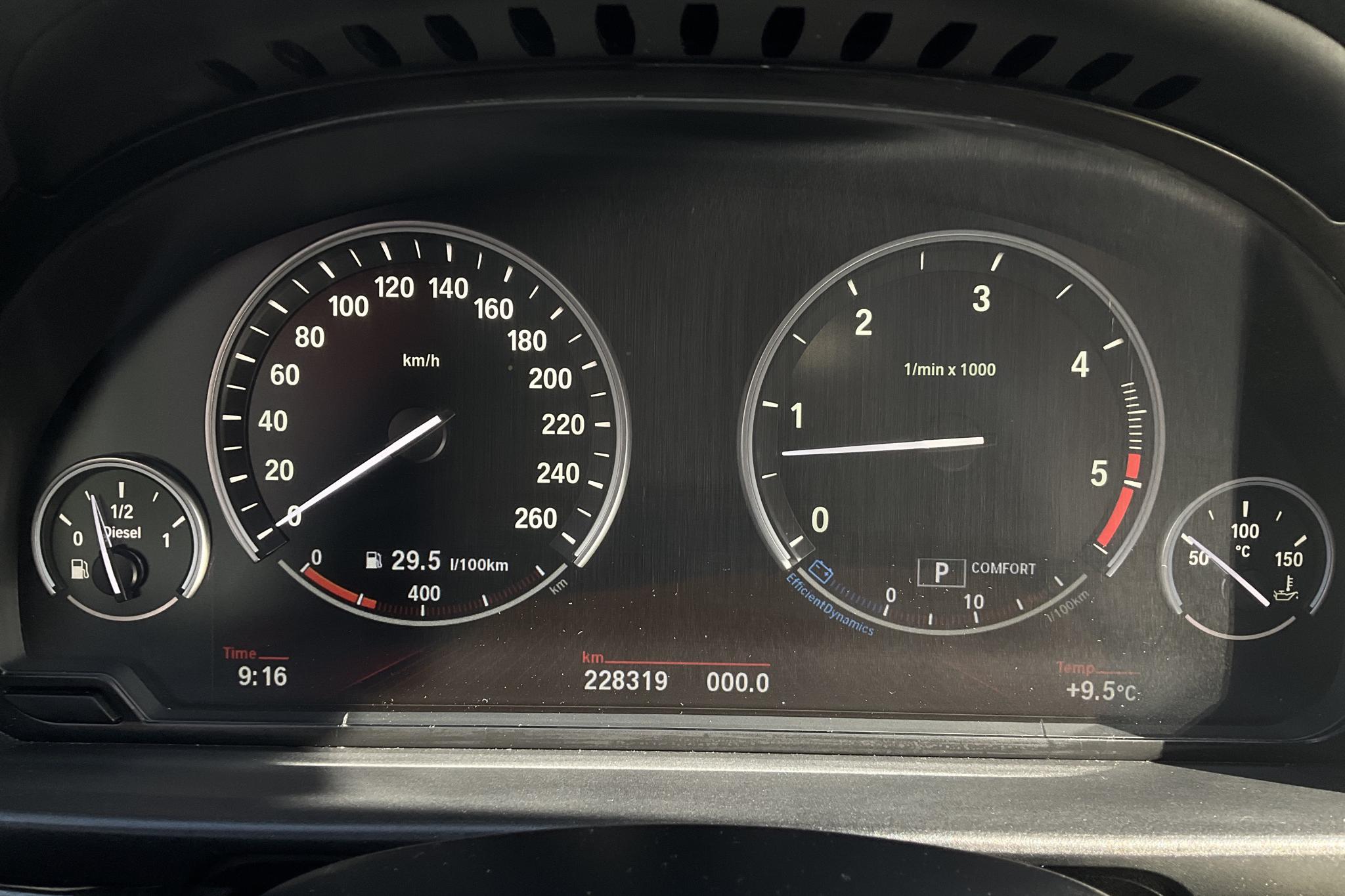 BMW 530d xDrive Touring, F11 (258hk) - 22 833 mil - Automat - svart - 2011
