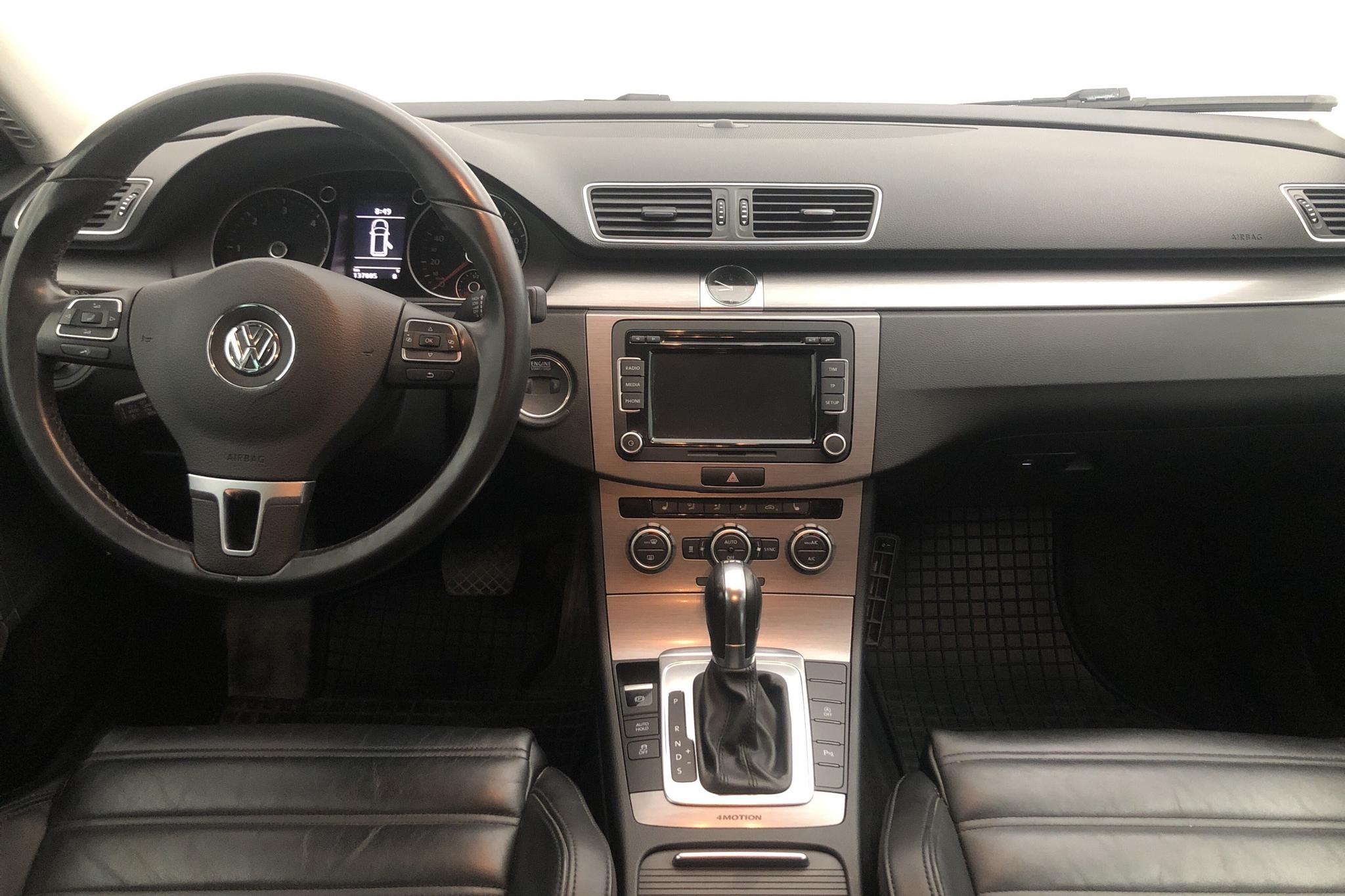 VW Passat 2.0 TDI BlueMotion Technology Variant 4Motion (170hk) - 13 700 mil - Automat - vit - 2013