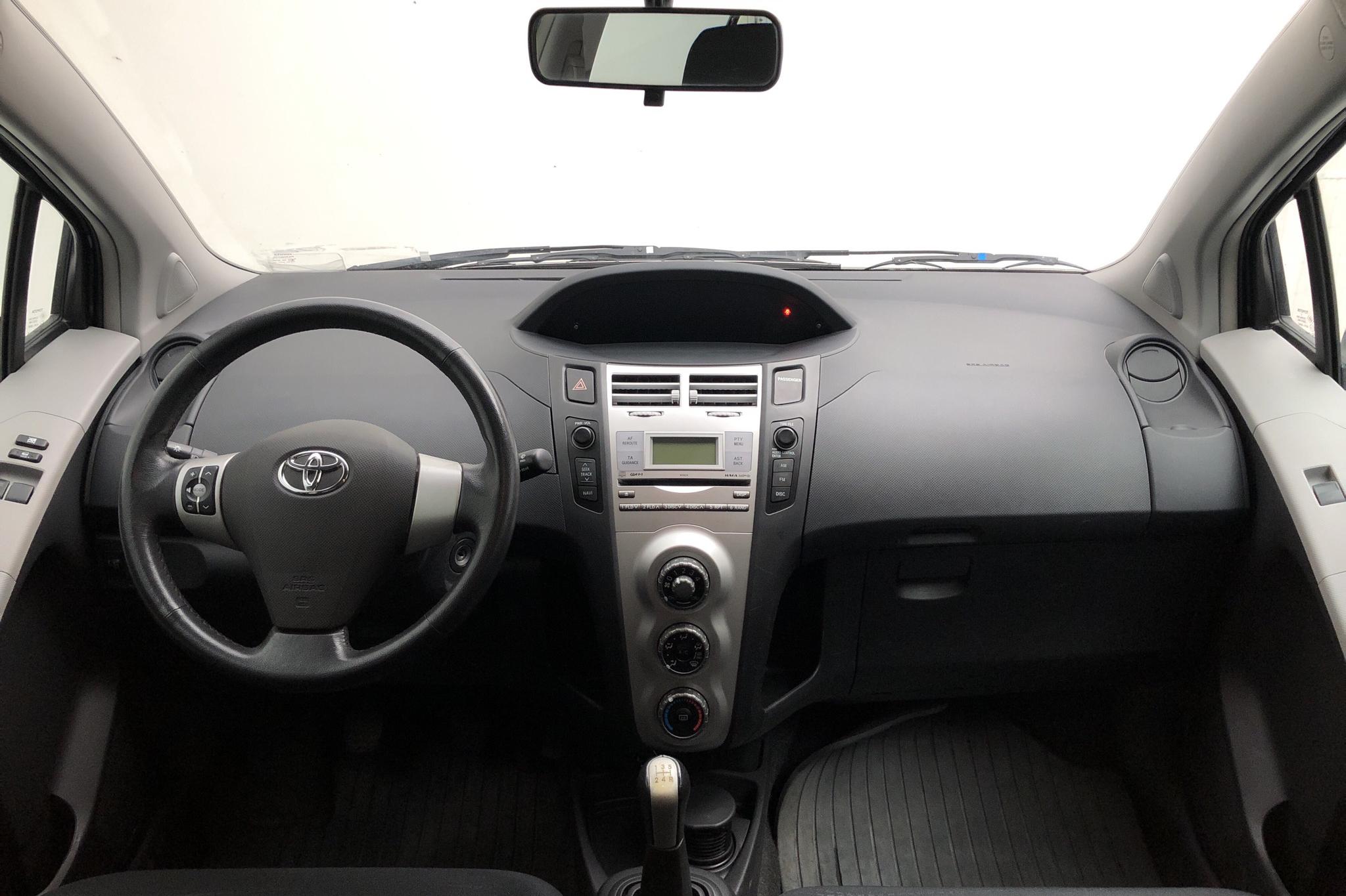 Toyota Yaris 1.3 5dr (87hk) - 130 530 km - Manual - Dark Green - 2006