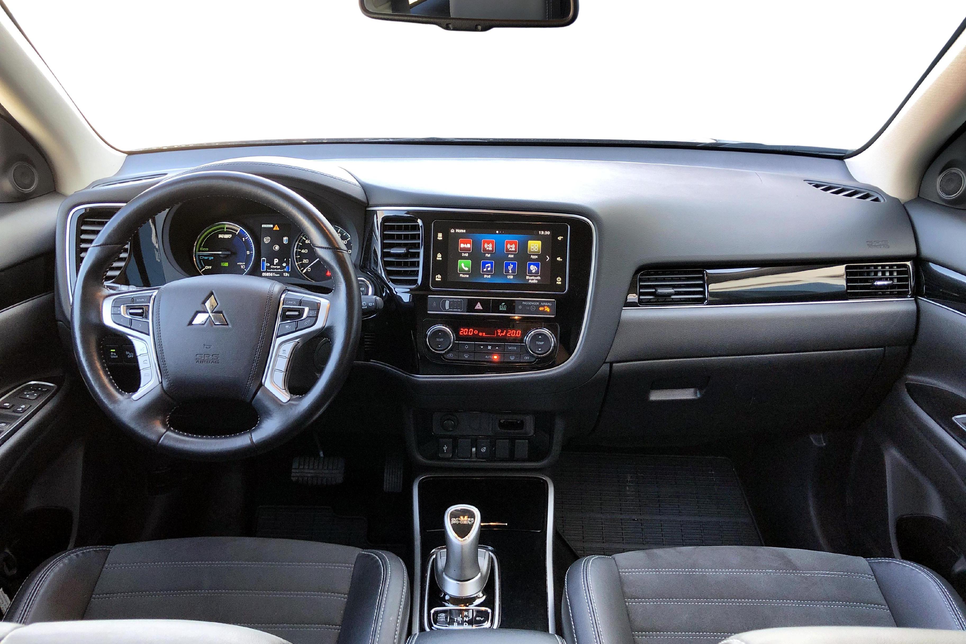 Mitsubishi Outlander 2.4 Plug-in Hybrid 4WD (136hk) - 5 856 mil - Automat - brun - 2019