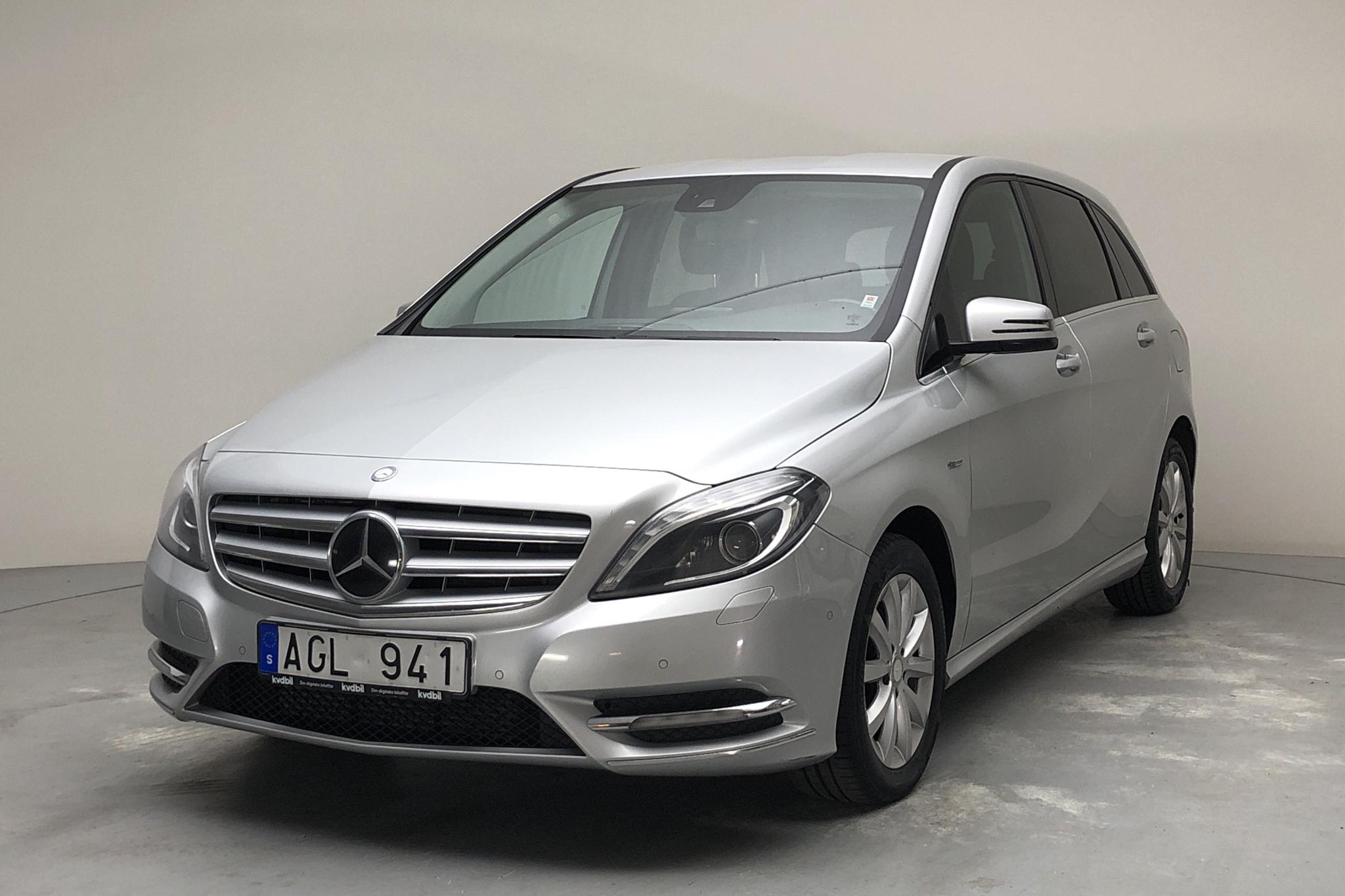 Mercedes B 180 CDI W246 (109hk) - 245 300 km - Automatic - silver - 2012