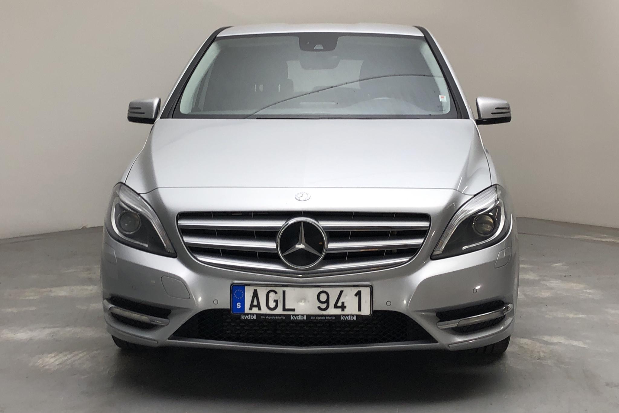 Mercedes B 180 CDI W246 (109hk) - 24 530 mil - Automat - silver - 2012
