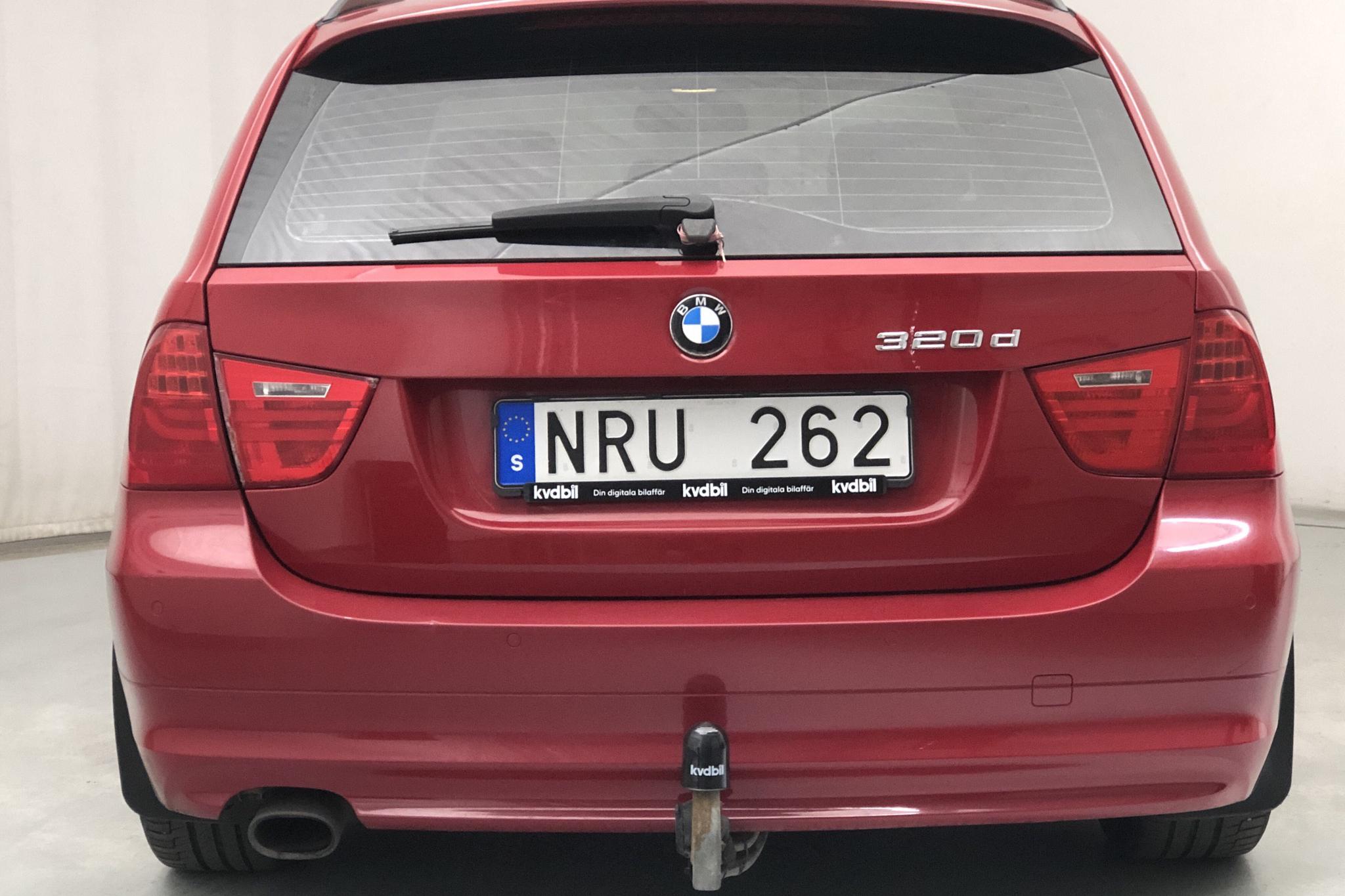 BMW 320d xDrive Touring, E91 (184hk) - 18 472 mil - Manuell - röd - 2011