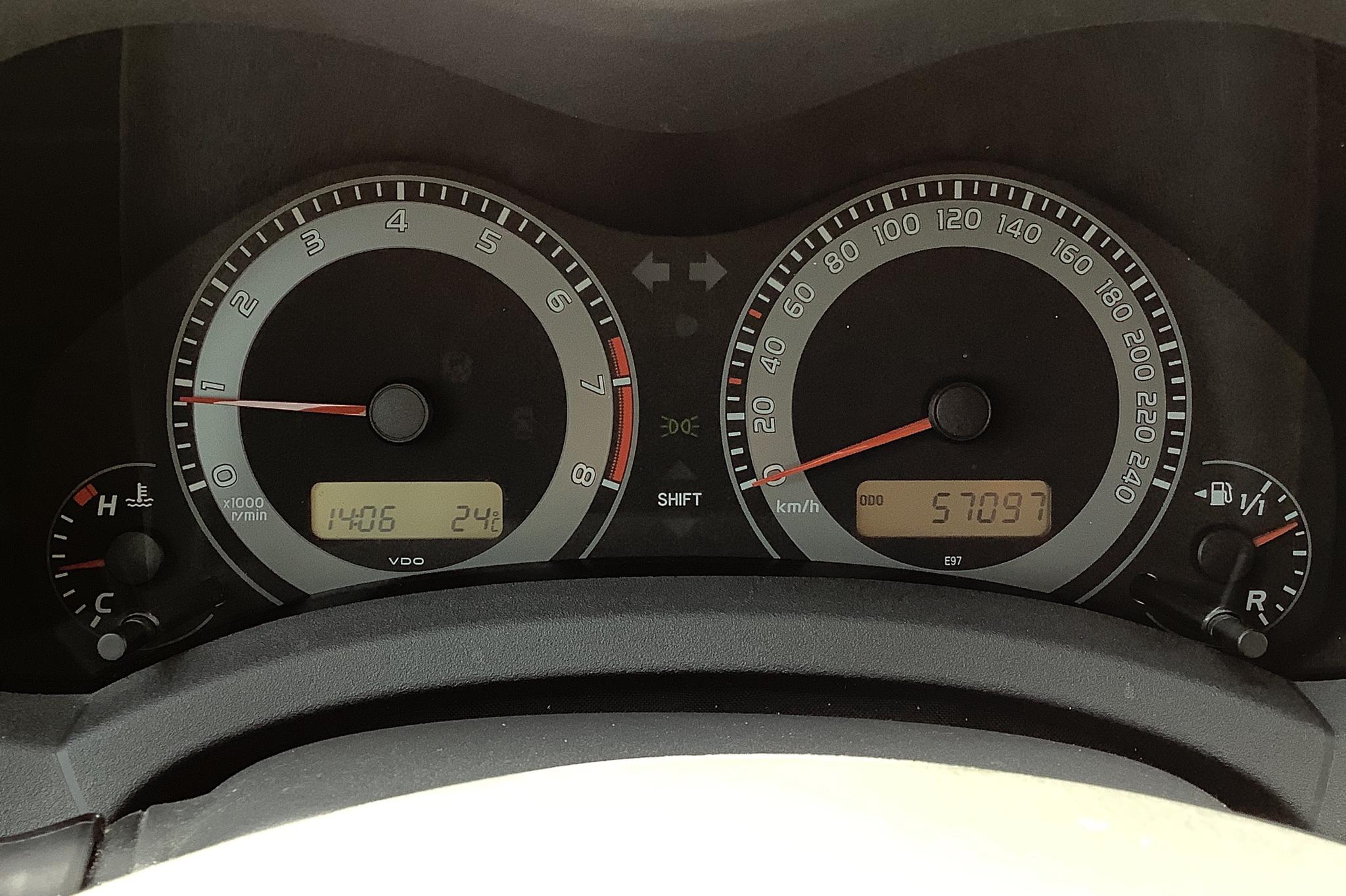 Toyota Auris 1.6 VVT-i 5dr (132hk) - 5 710 mil - Manuell - vit - 2011