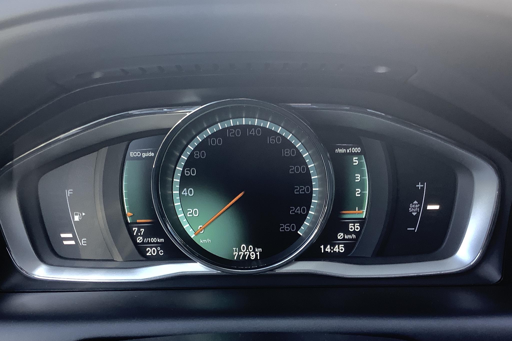 Volvo XC60 D4 AWD (181hk) - 7 779 mil - Manuell - svart - 2015