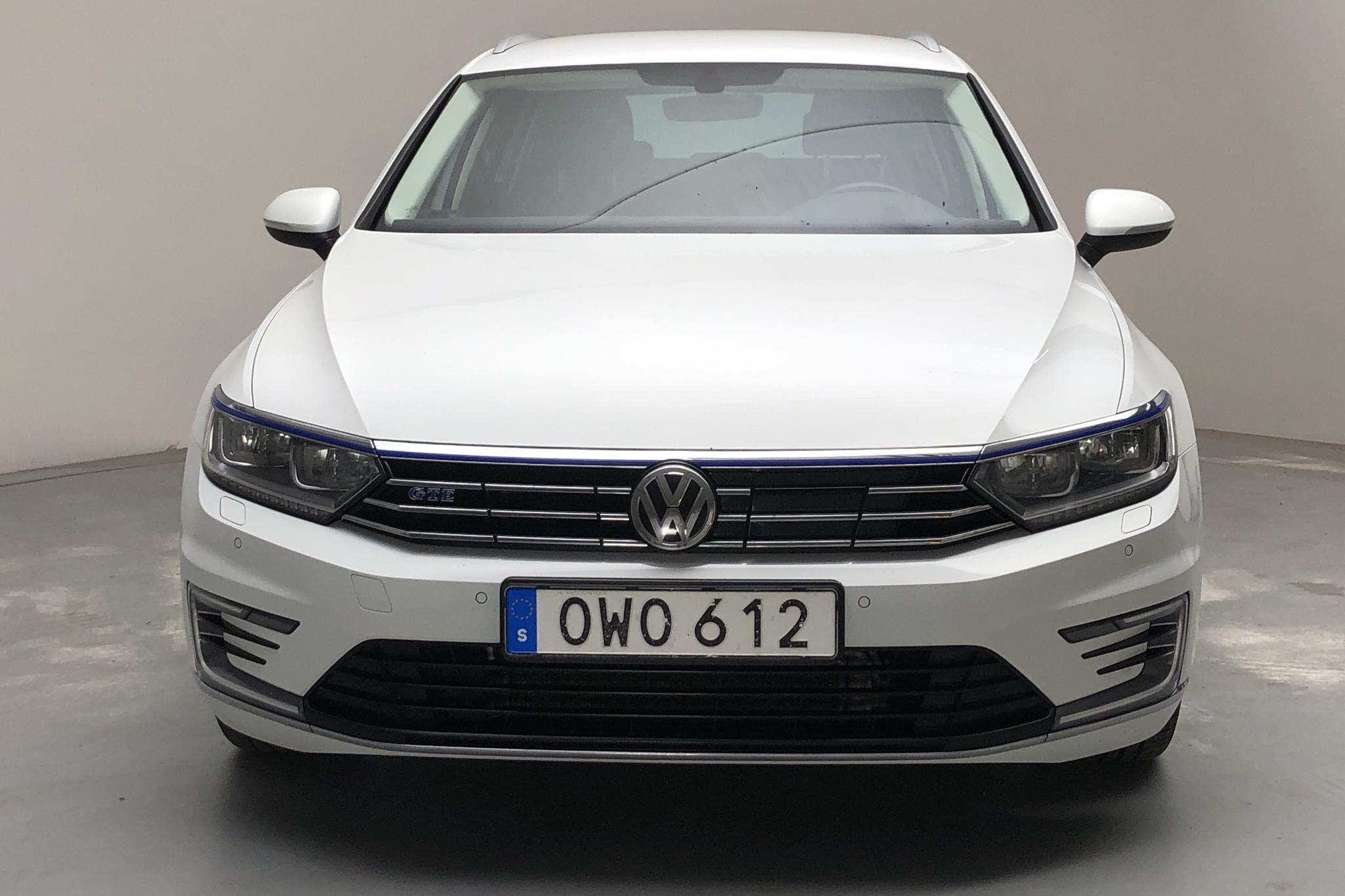VW Passat 1.4 Plug-in-Hybrid Sportscombi (218hk) - 14 035 mil - Automat - vit - 2017