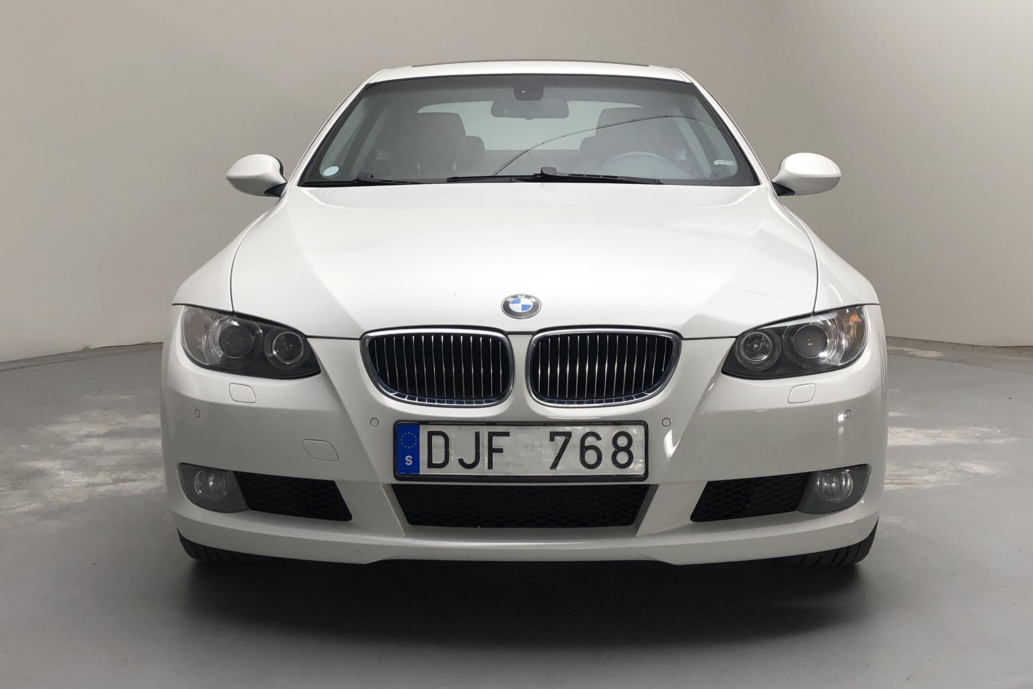 BMW 330xi Coupé, E92 (272hk) - 23 537 mil - Manuell - vit - 2008