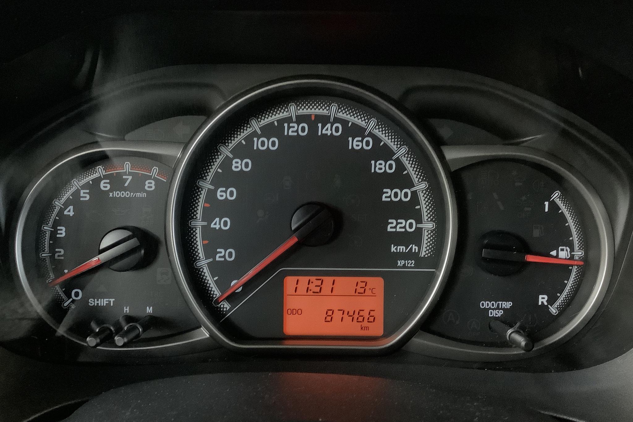 Toyota Yaris 1.33 5dr (100hk) - 8 746 mil - Manuell - röd - 2016