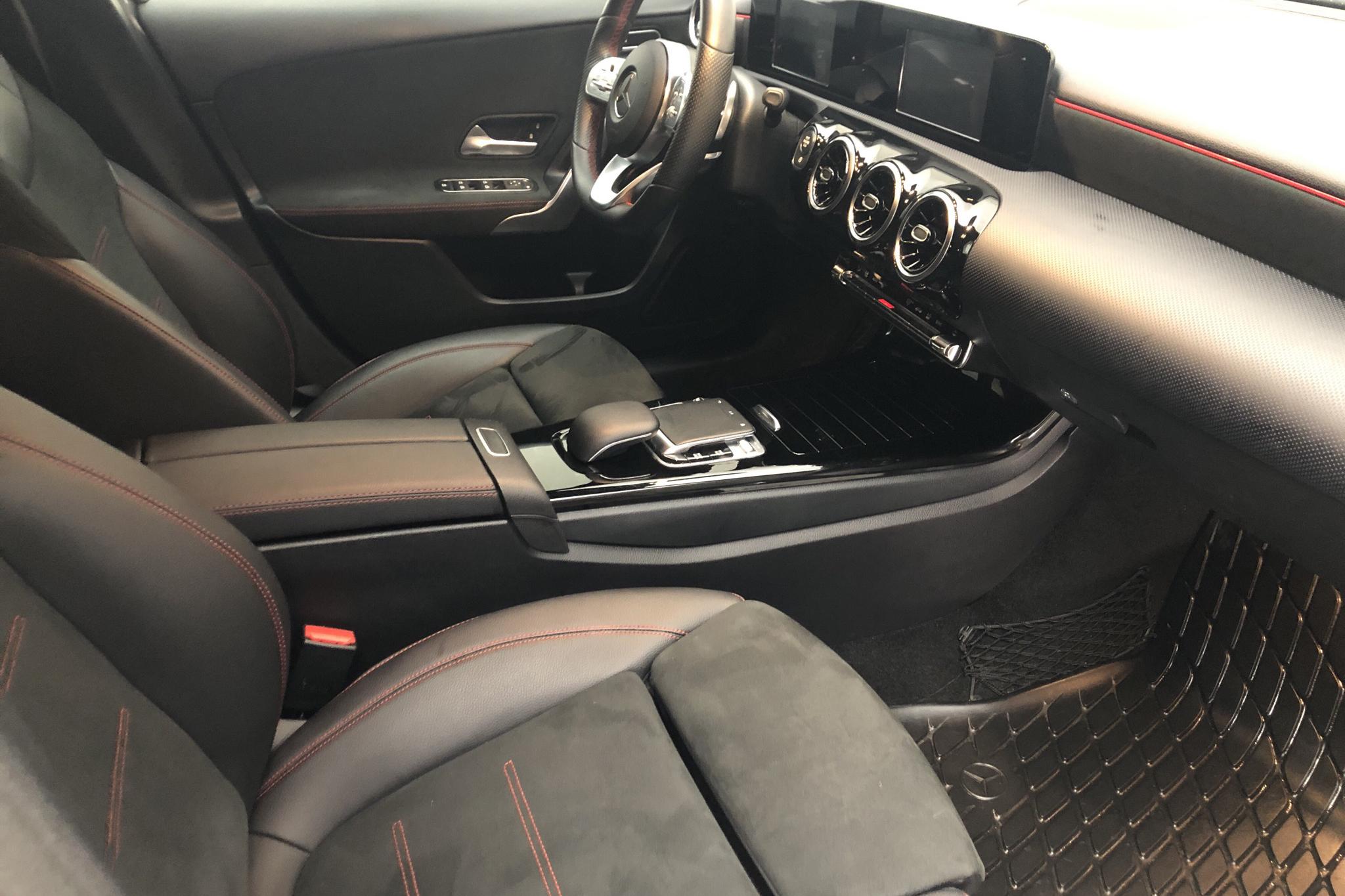 Mercedes A 200 5dr W177 (163hk) - 4 838 mil - Automat - Dark Grey - 2019