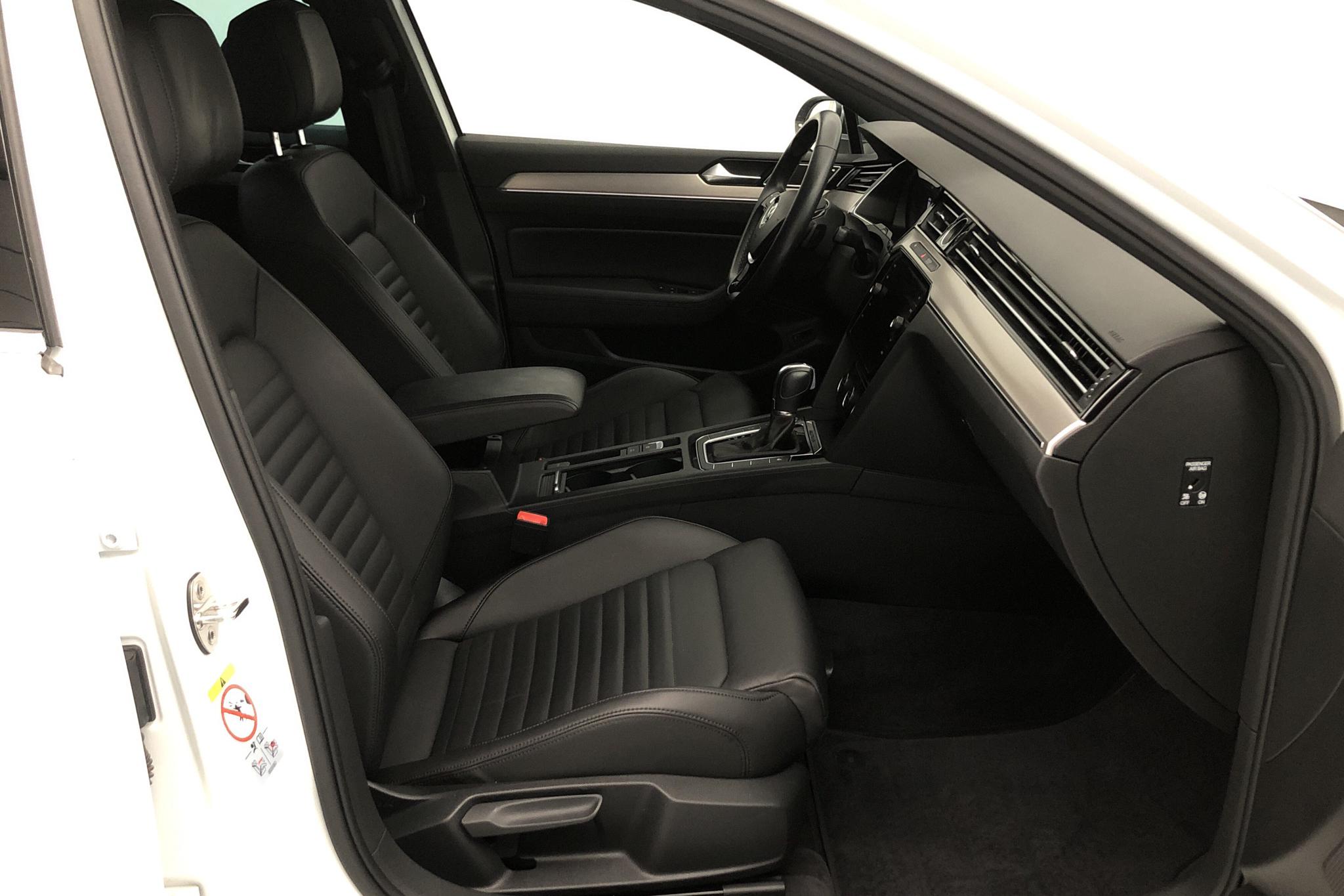 VW Passat Alltrack 2.0 TDI Sportscombi 4MOTION (190hk) - 83 180 km - Automatic - white - 2019