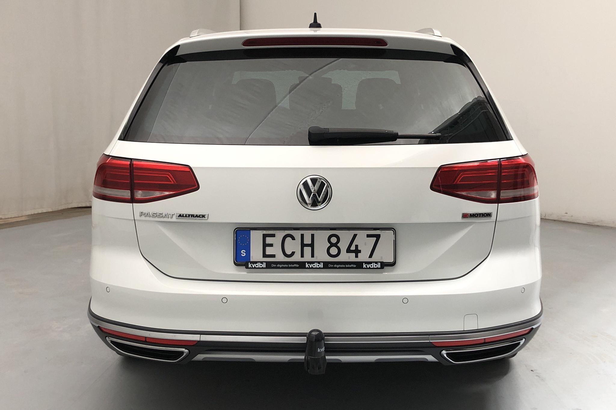 VW Passat Alltrack 2.0 TDI Sportscombi 4MOTION (190hk) - 83 180 km - Automatic - white - 2019