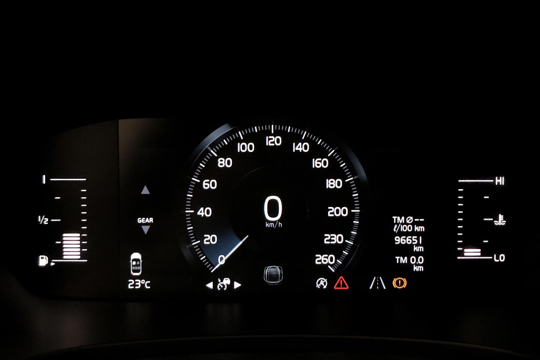 Volvo V90 D4 Cross Country AWD (190hk) - 9 672 mil - Manuell - vit - 2018