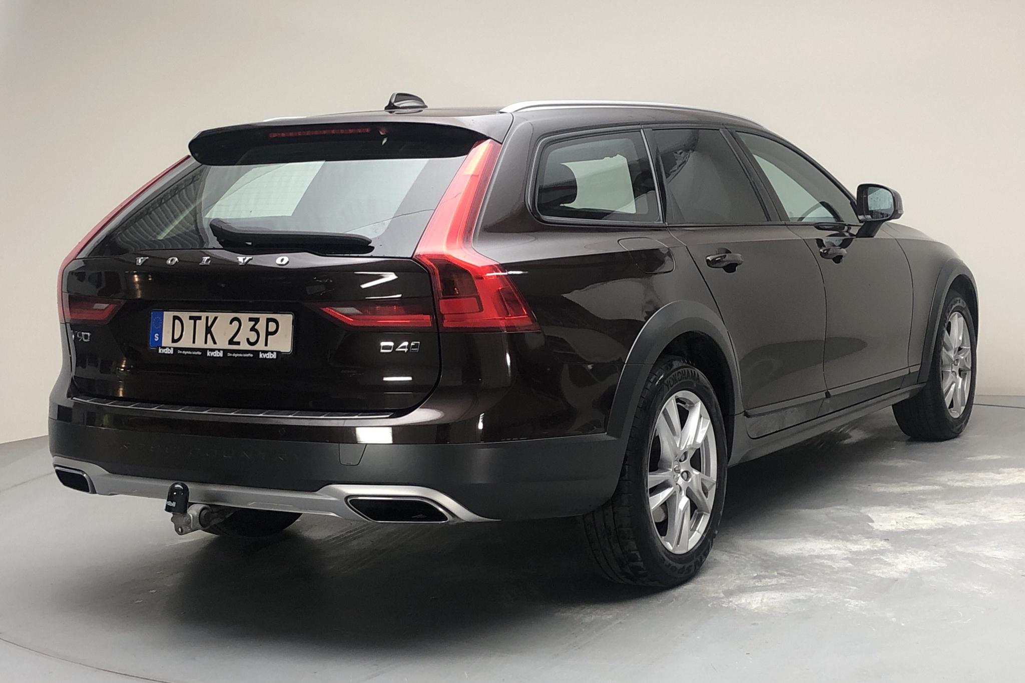 Volvo V90 D4 Cross Country AWD (190hk) - 141 370 km - Automatic - Dark Brown - 2019