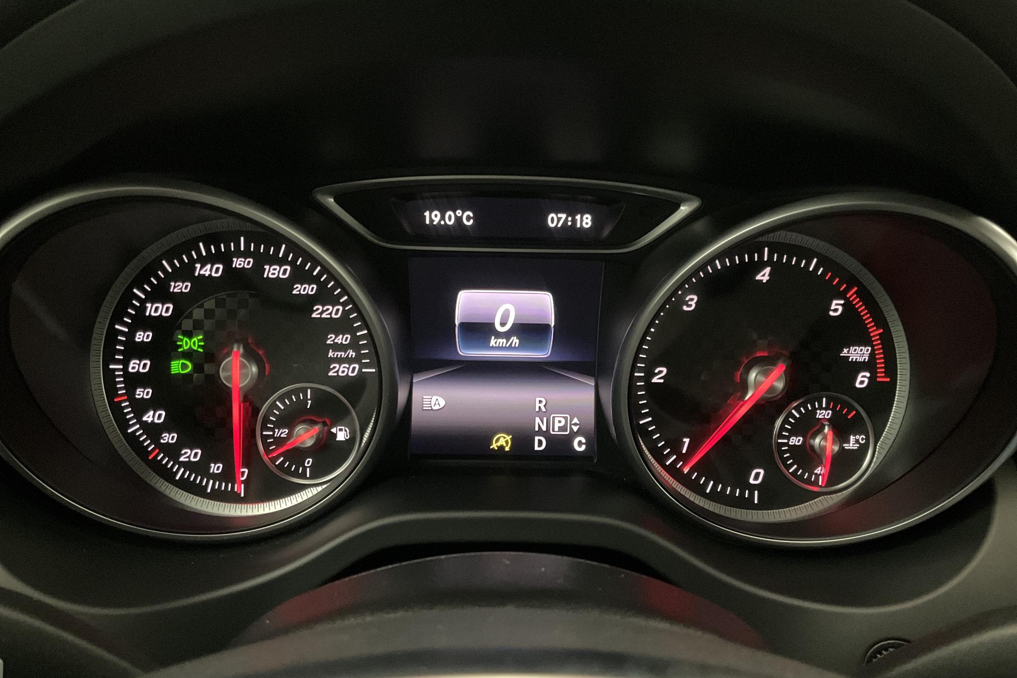 Mercedes A 180 CDI 5dr W176 (109hk) - 10 857 mil - Automat - röd - 2016