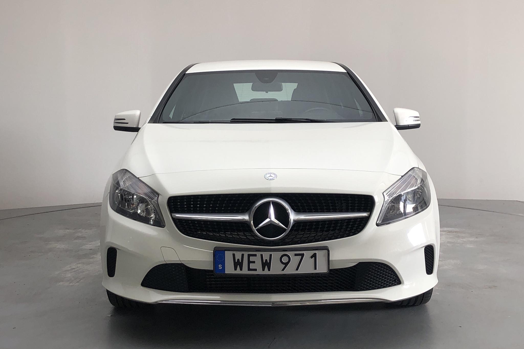 Mercedes A 180 5dr W176 (122hk) - 13 218 mil - Manuell - vit - 2017