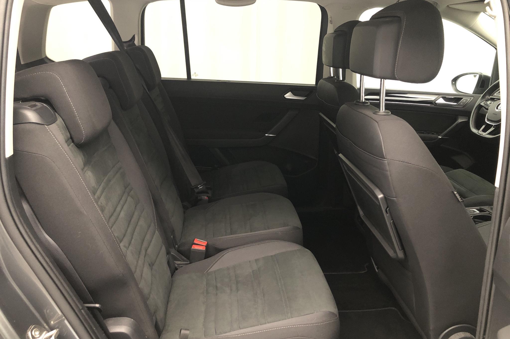 VW Touran 1.6 TDI (115hk) - 4 830 mil - Automat - Dark Grey - 2019
