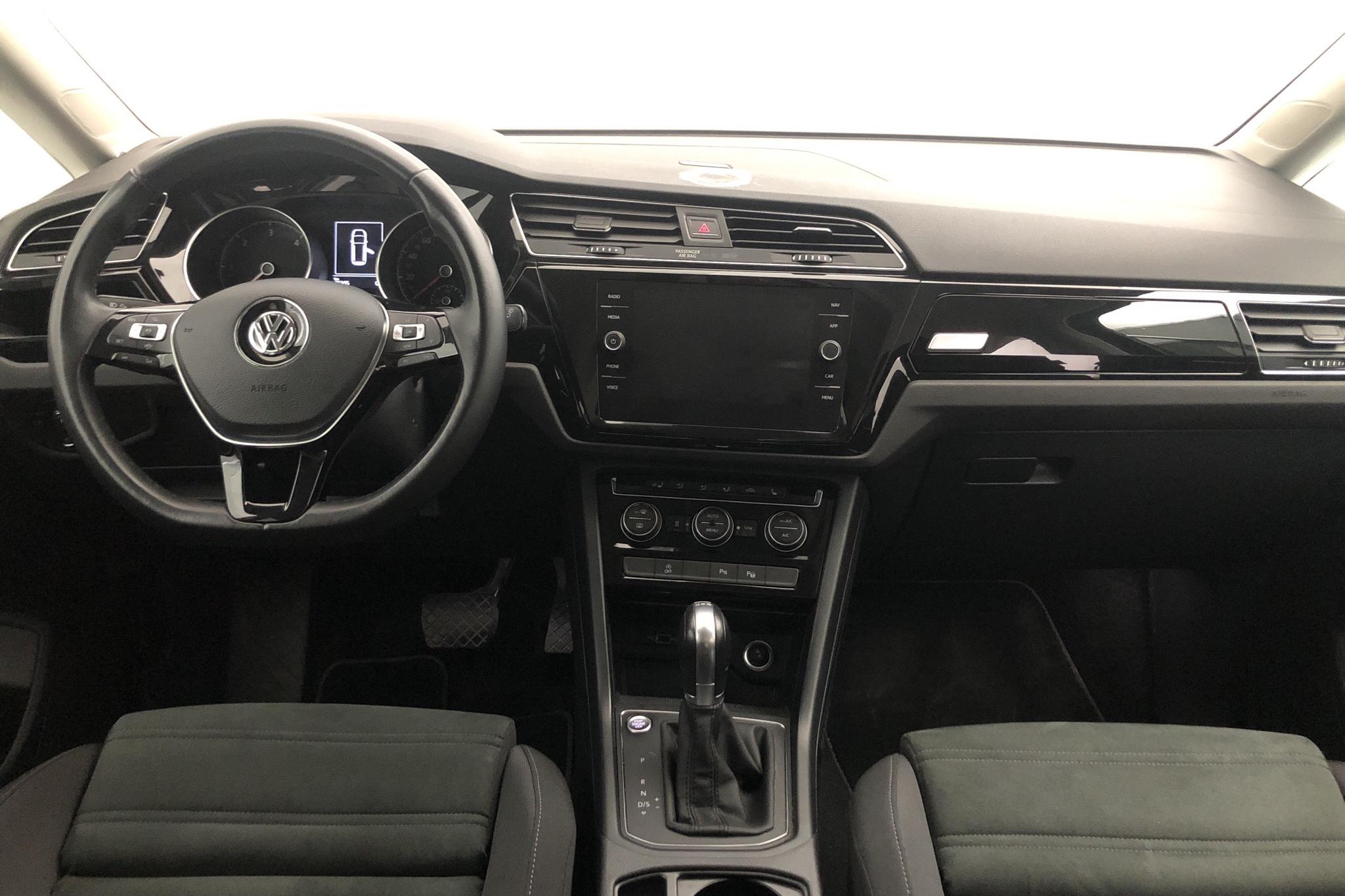 VW Touran 1.6 TDI (115hk) - 48 300 km - Automatic - Dark Grey - 2019
